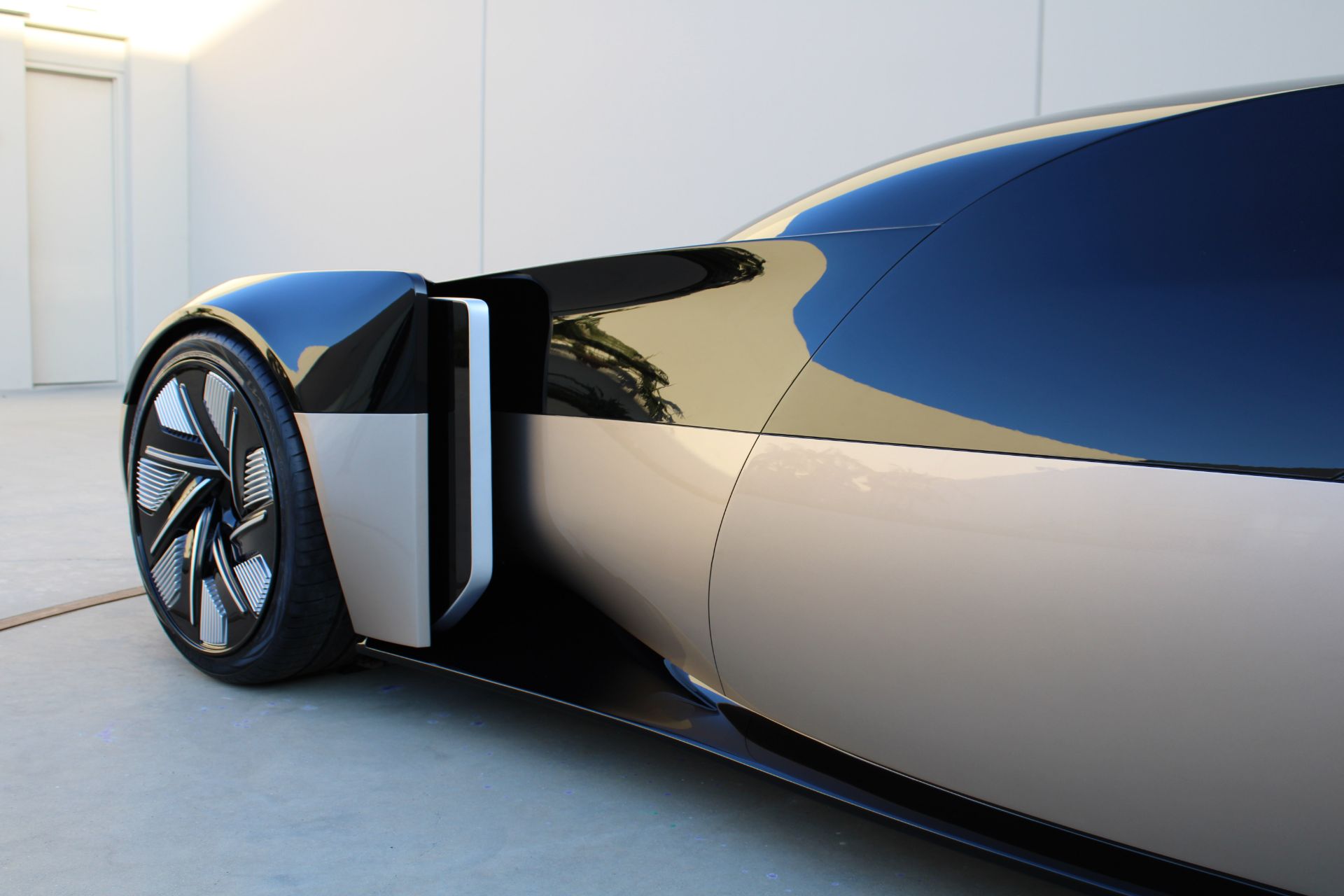 Student-Designed Lincoln Concept Car For 2040 Realized Into A Full-Scale Model