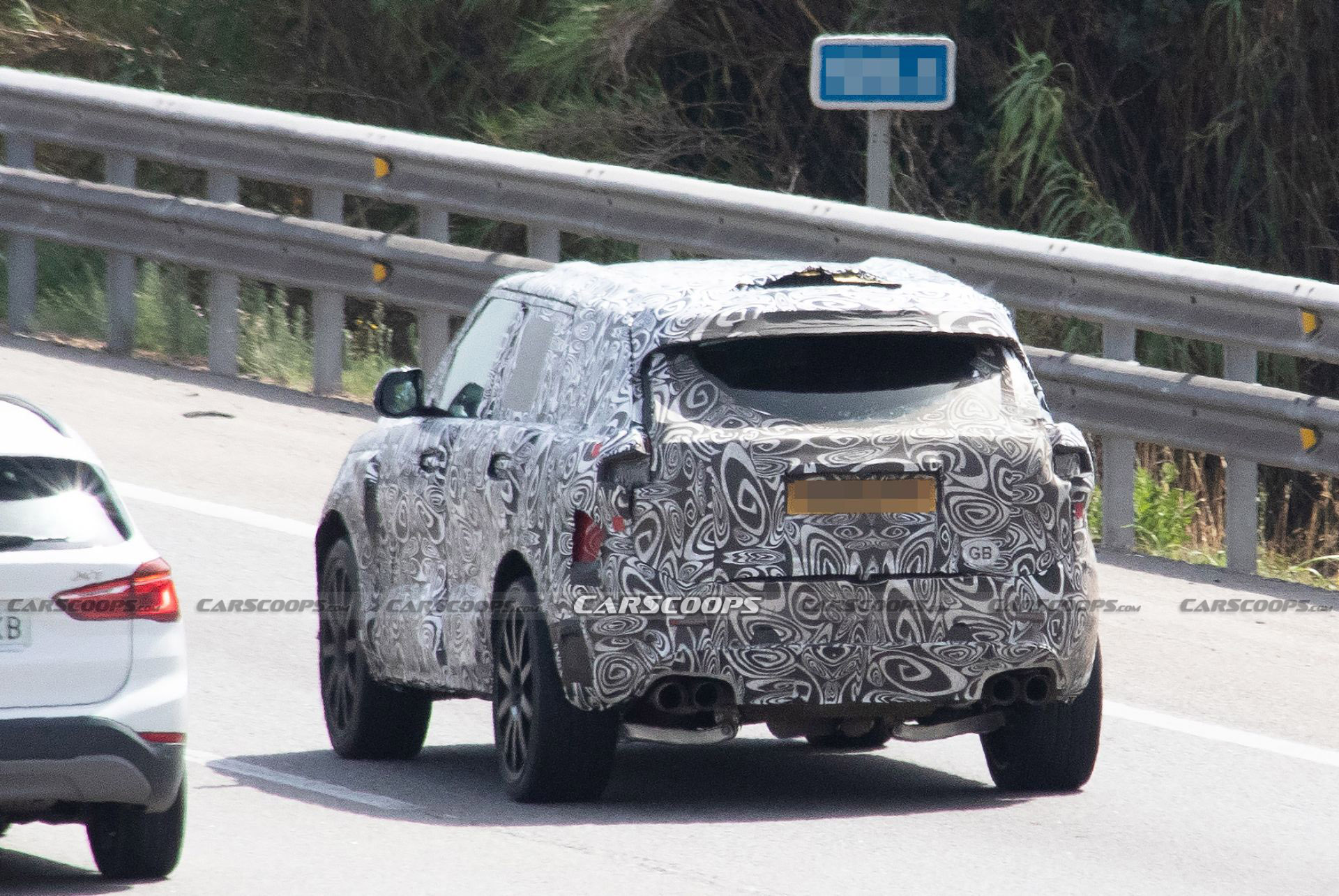 Range Rover Sport SVR Spied With Huge Brakes And Quad Exhaust Pipes