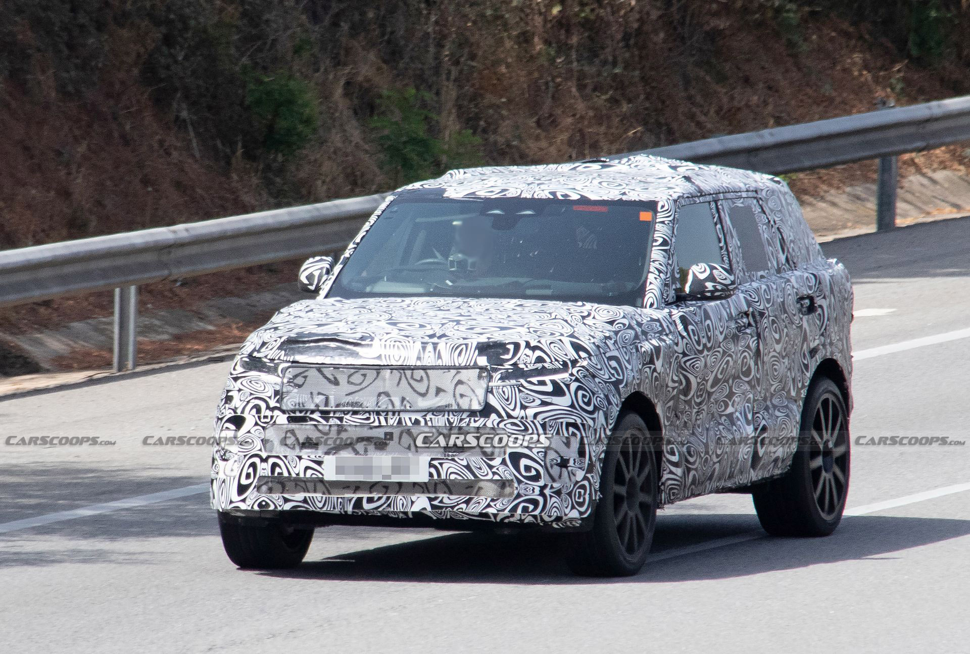 Range Rover Sport SVR Spied With Huge Brakes And Quad Exhaust Pipes
