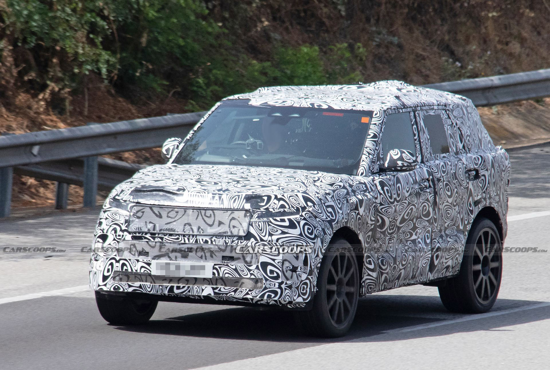 Range Rover Sport SVR Spied With Huge Brakes And Quad Exhaust Pipes