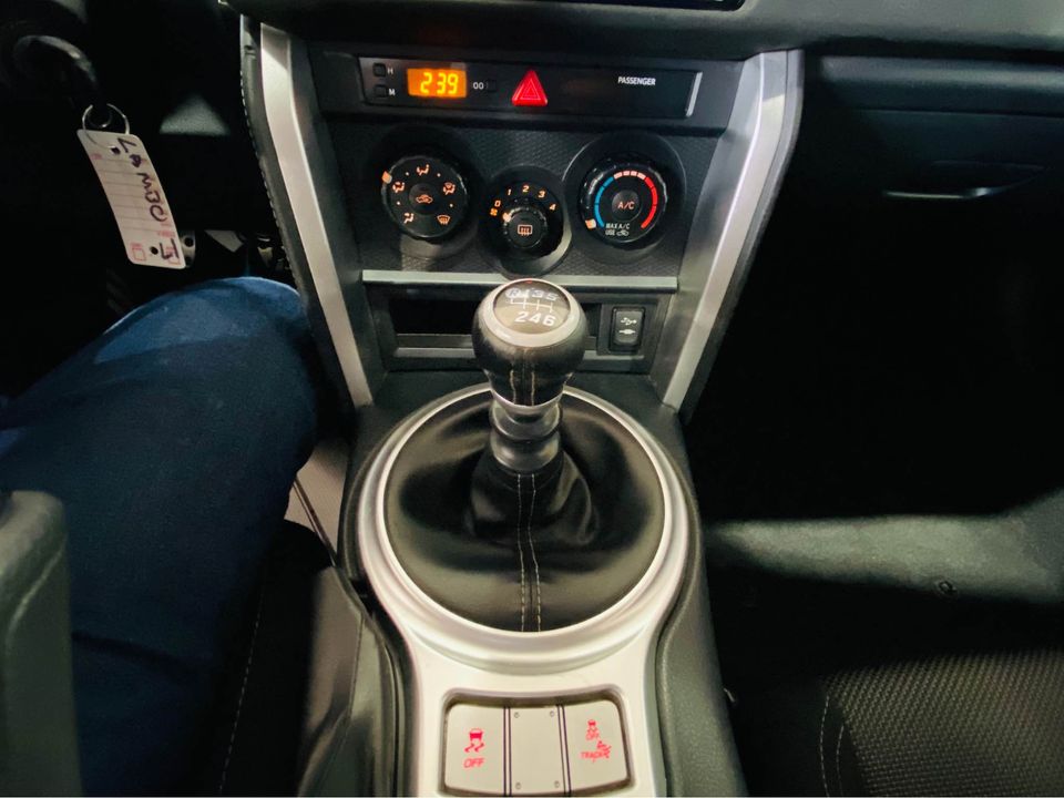 Canadian Selling Toyota 86 With Lamborghini Badges, Notes It’s Not A Real Lambo…