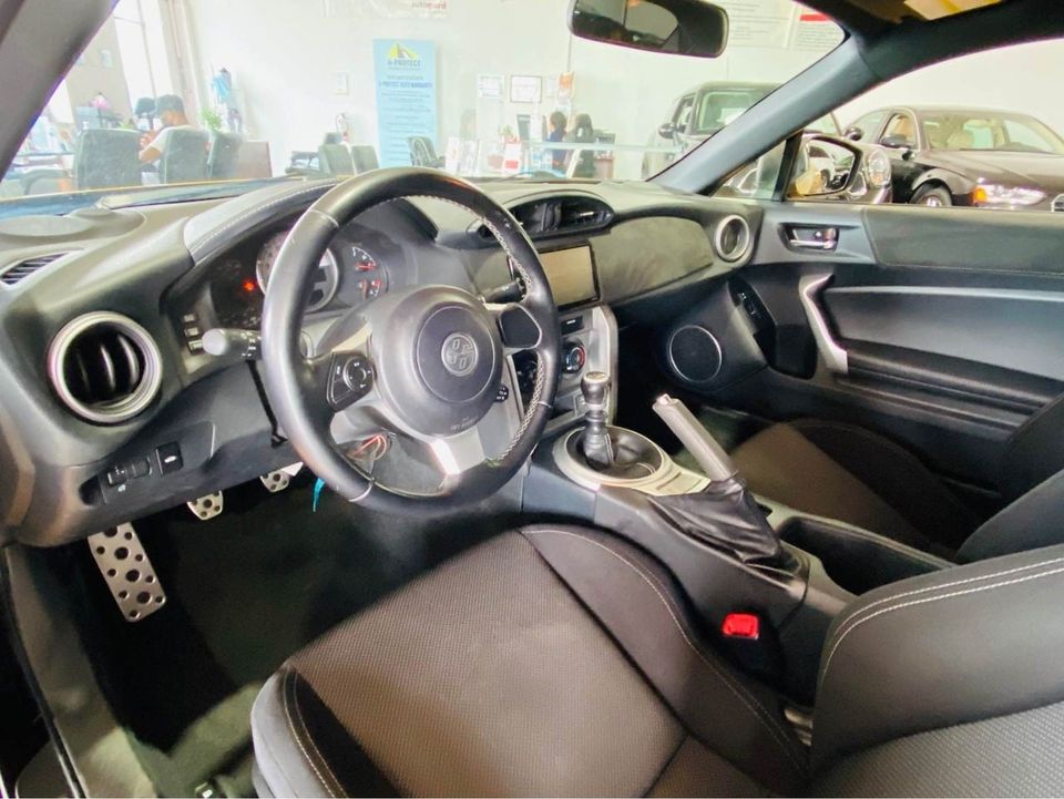 Canadian Selling Toyota 86 With Lamborghini Badges, Notes It’s Not A Real Lambo…