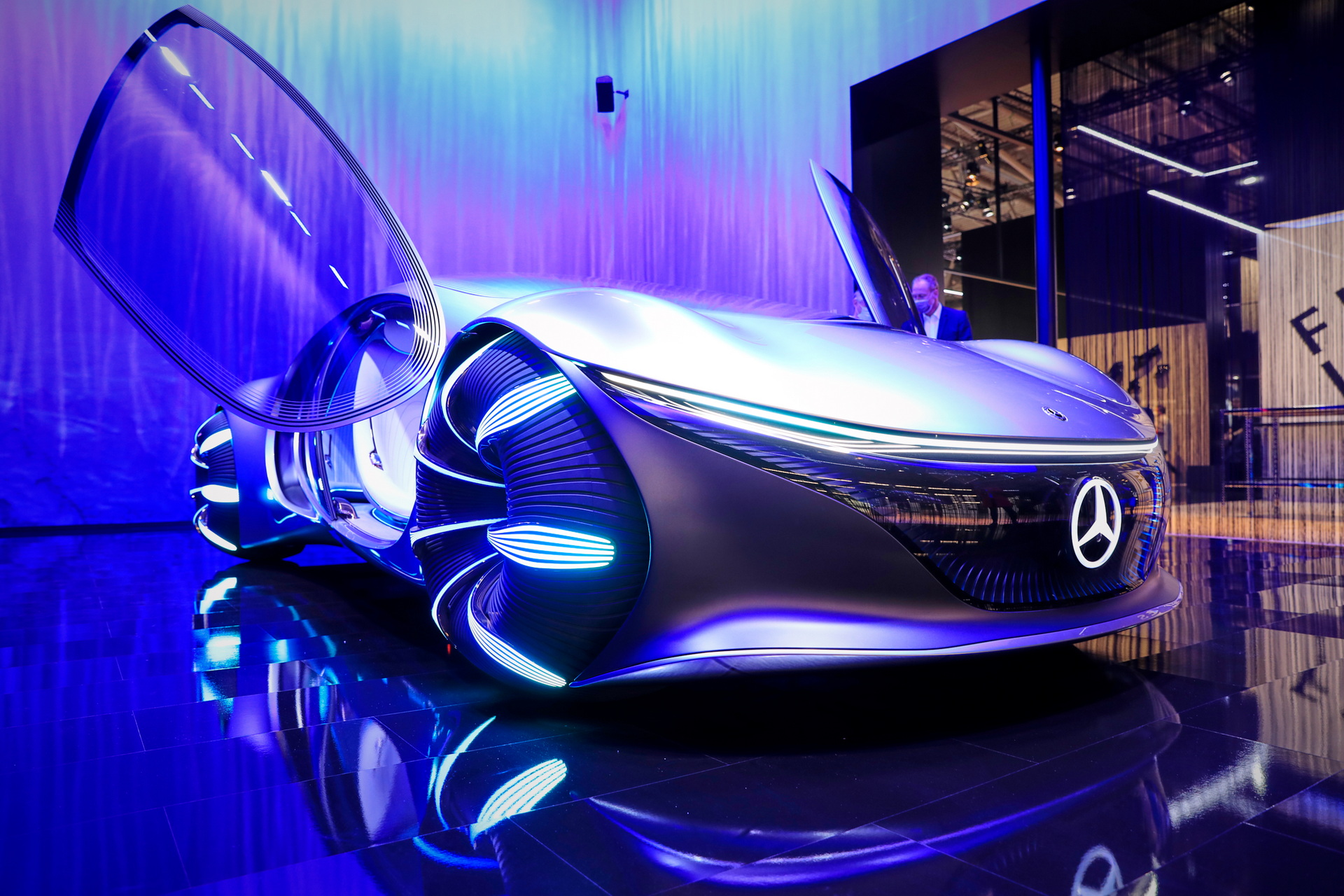 How Mercedes’ Vision AVTR Can Be Controlled With The Power Of Your Thoughts