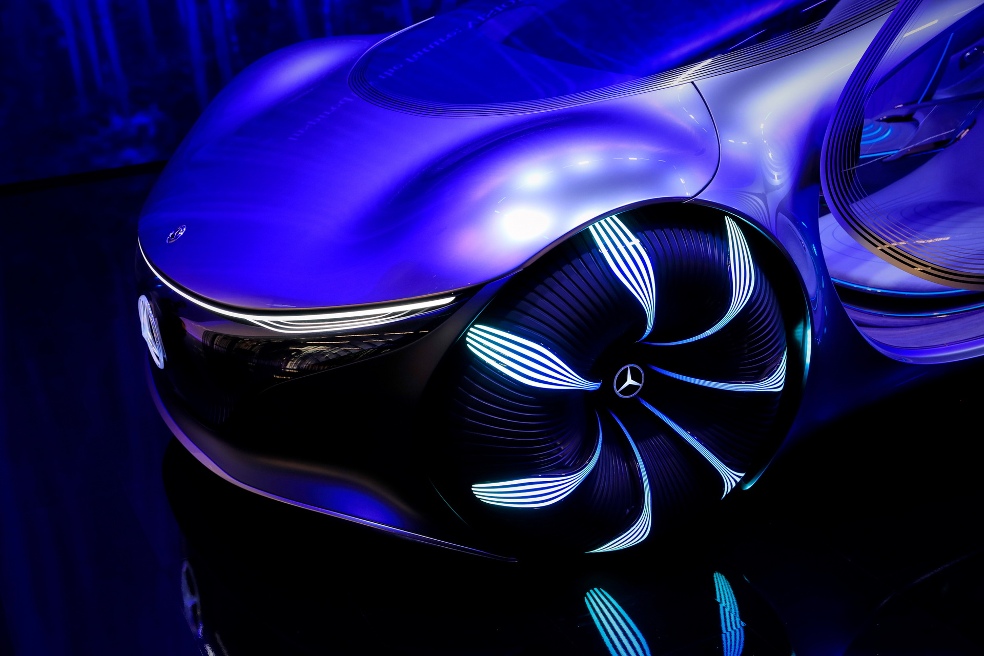 How Mercedes’ Vision AVTR Can Be Controlled With The Power Of Your Thoughts