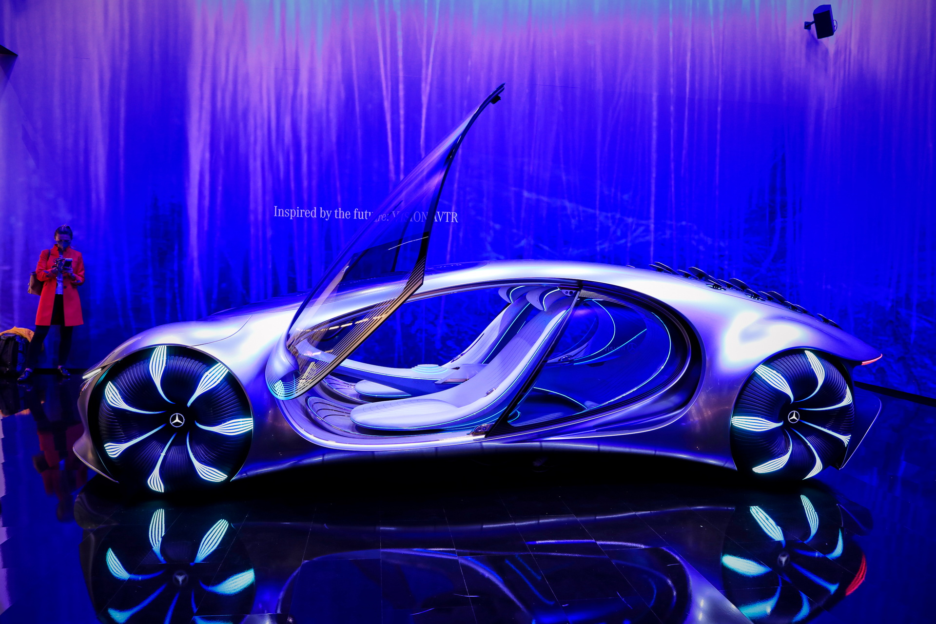 How Mercedes’ Vision AVTR Can Be Controlled With The Power Of Your Thoughts