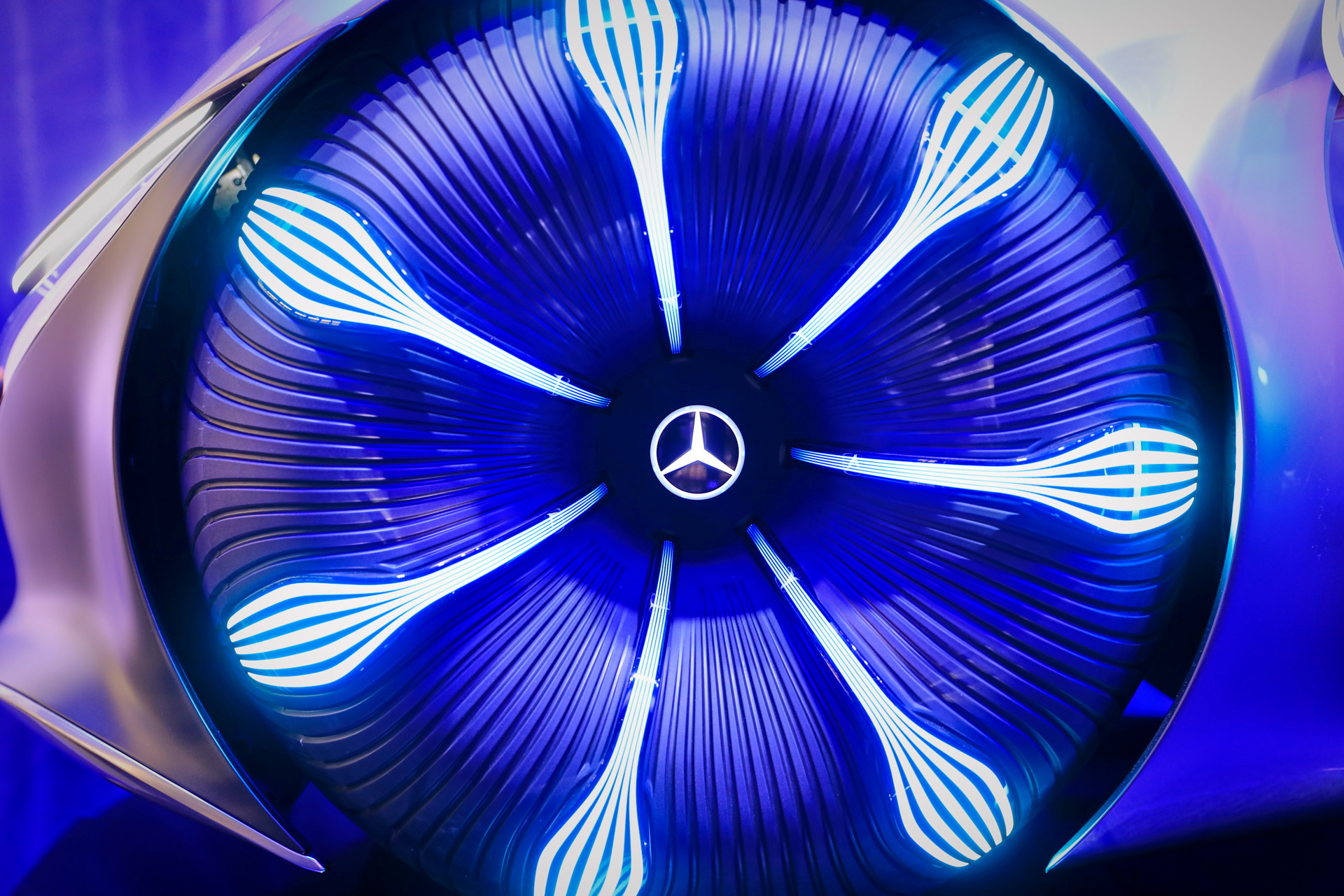 How Mercedes’ Vision AVTR Can Be Controlled With The Power Of Your Thoughts