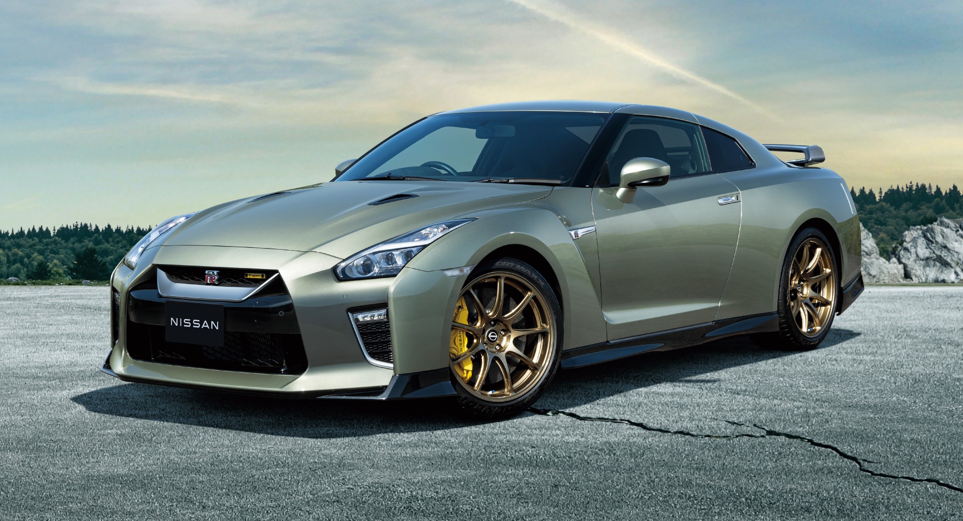 2022 Nissan GT-R price and specs