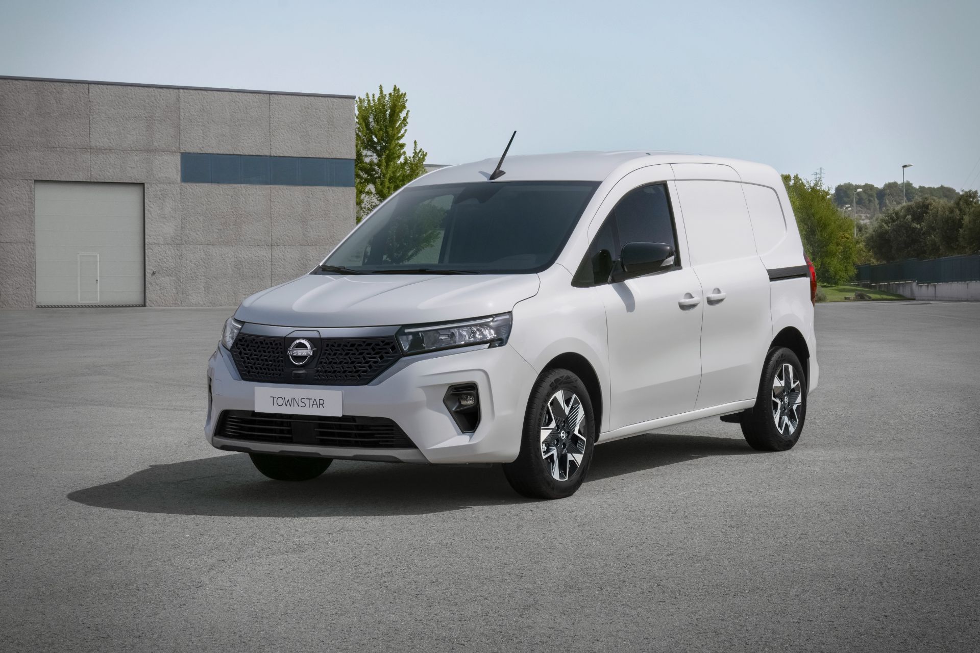 Nissan Replaces NV200 And e-NV200 With All-New Townstar, Updates The Rest Of Its LCV Range