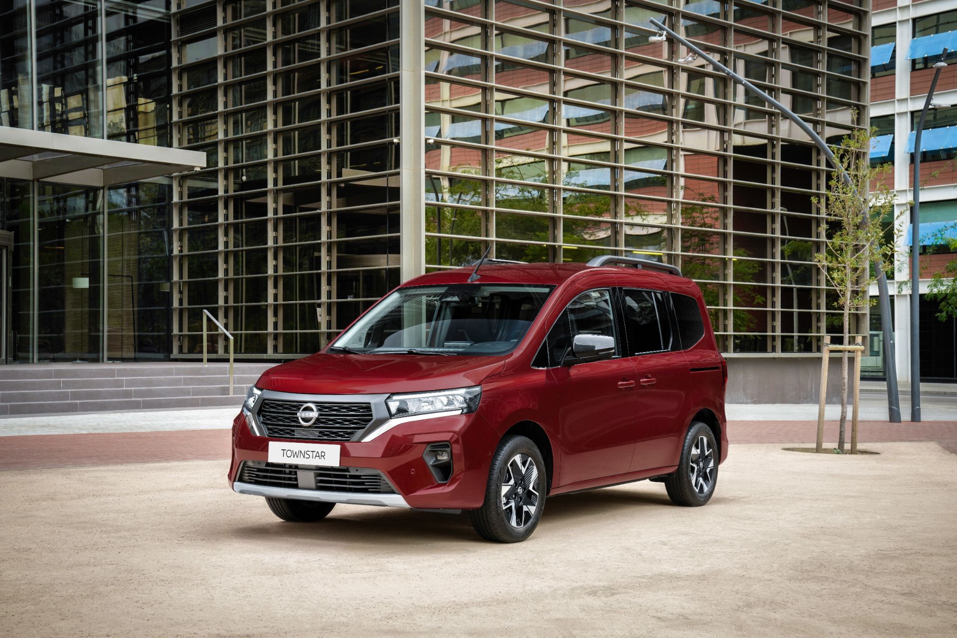 Nissan Replaces NV200 And e-NV200 With All-New Townstar, Updates The Rest Of Its LCV Range