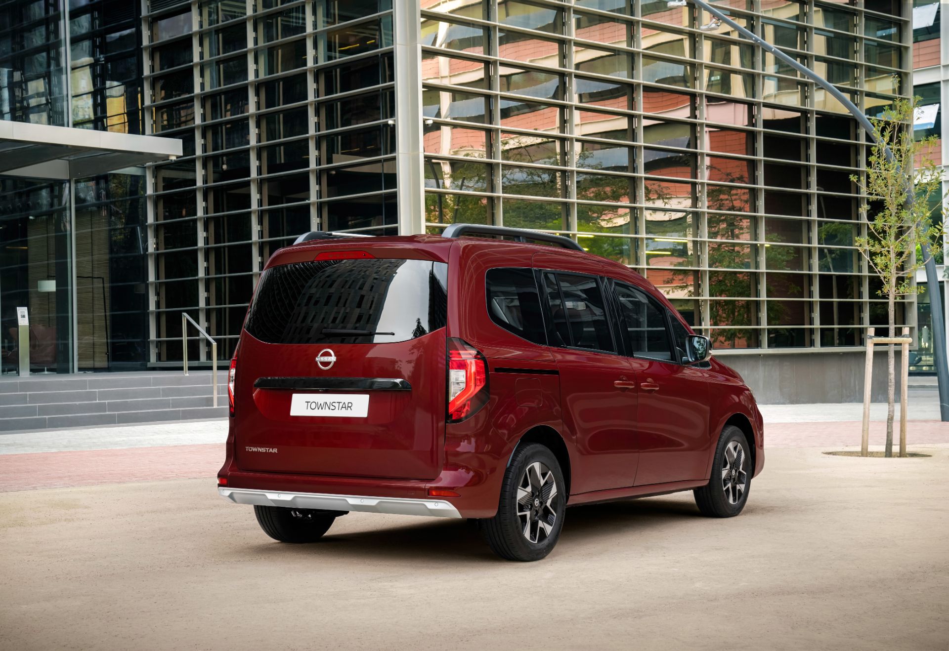 Nissan Replaces NV200 And e-NV200 With All-New Townstar, Updates The Rest Of Its LCV Range