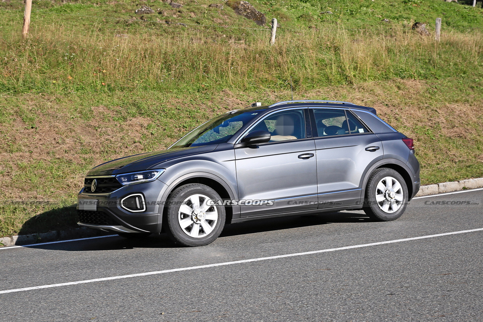 2022 VW T-Roc R Facelift Changes Are So Subtle, It Doesn’t Even Need A Disguise