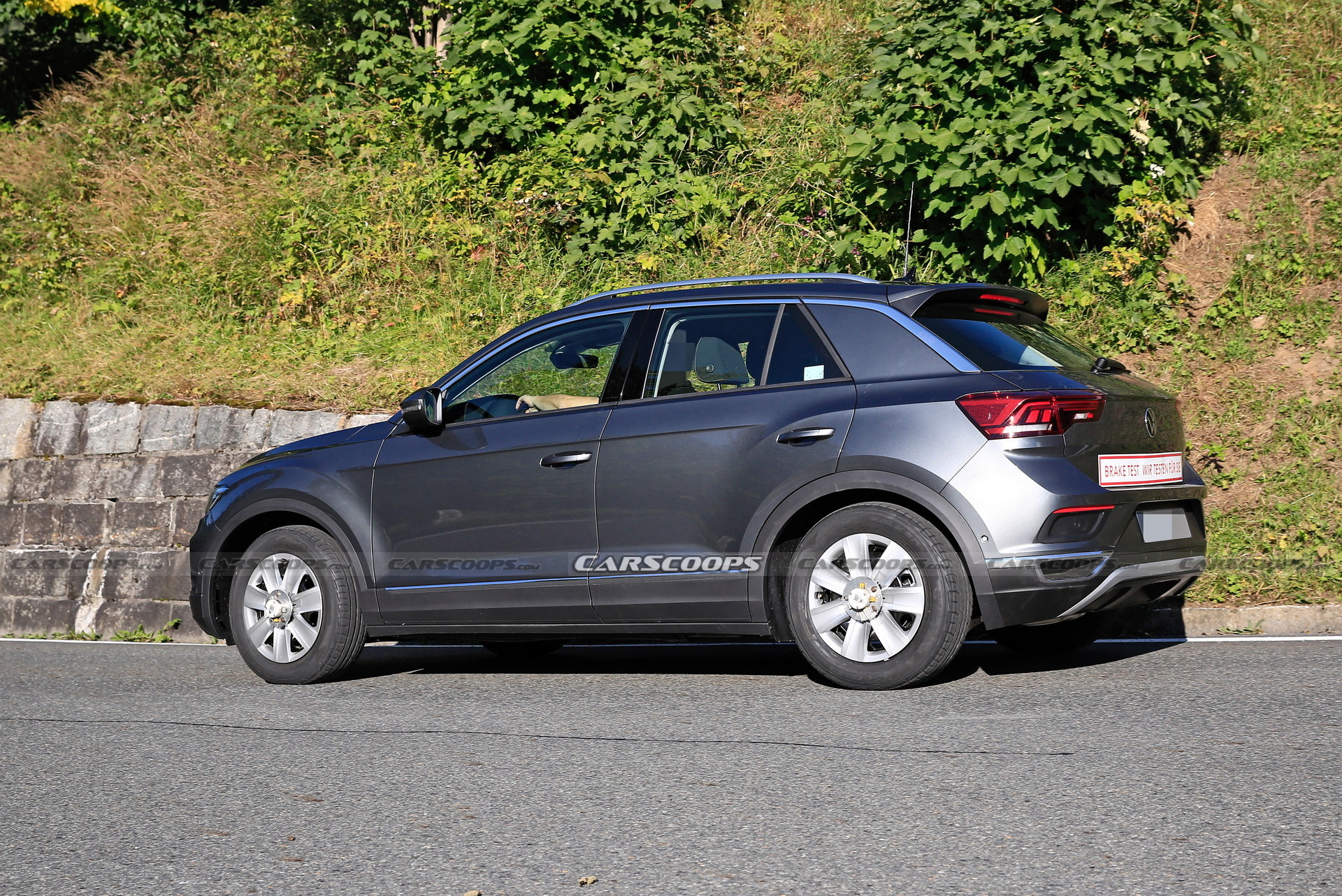 2022 VW T-Roc R Facelift Changes Are So Subtle, It Doesn’t Even Need A Disguise