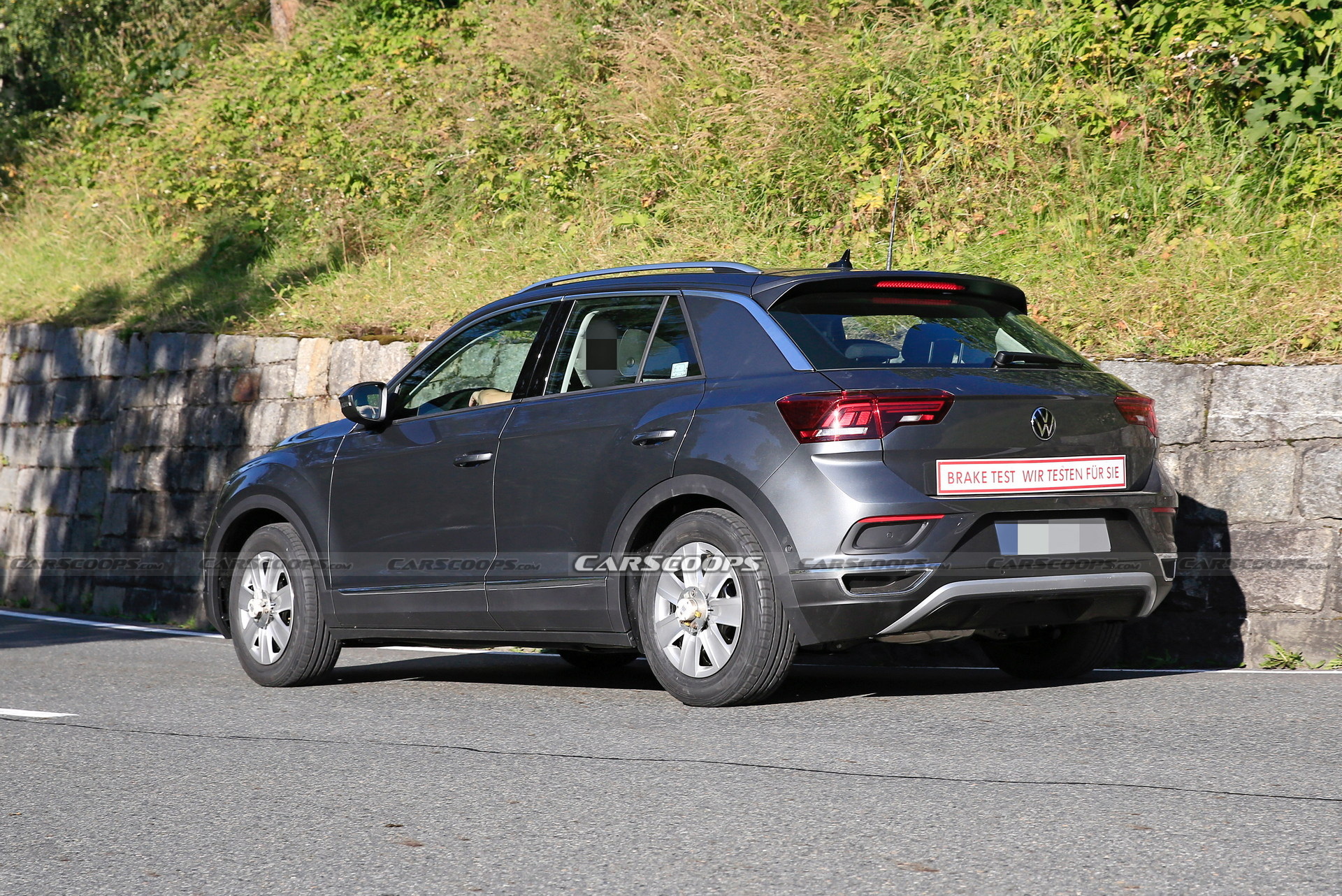 2022 VW T-Roc R Facelift Changes Are So Subtle, It Doesn’t Even Need A Disguise