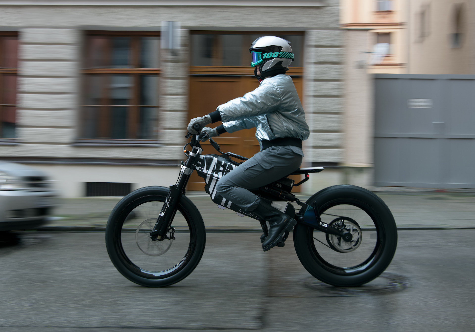 BMW AMBY Twins Bring I Vision Electric Thinking To Two Wheels