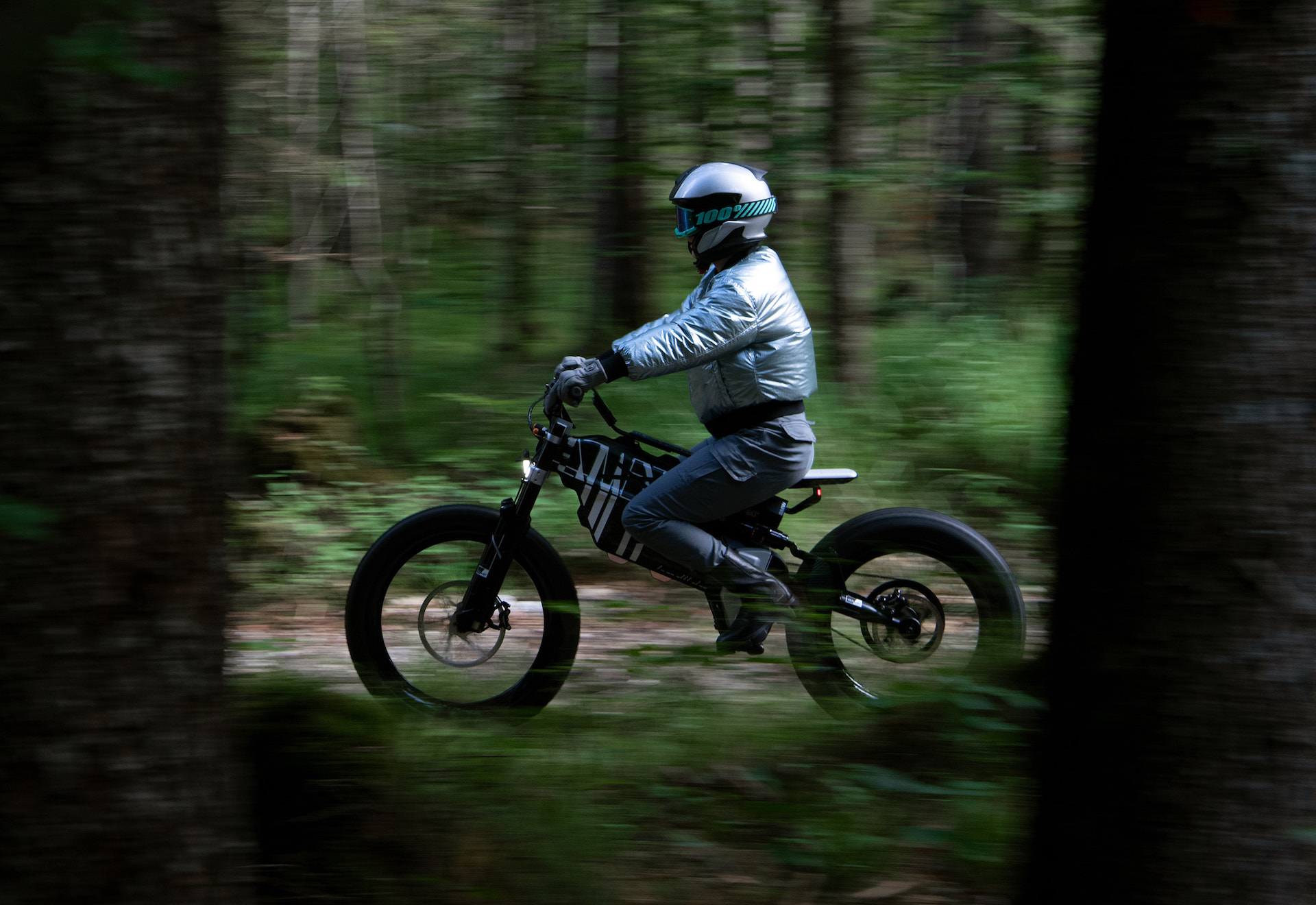 BMW AMBY Twins Bring I Vision Electric Thinking To Two Wheels