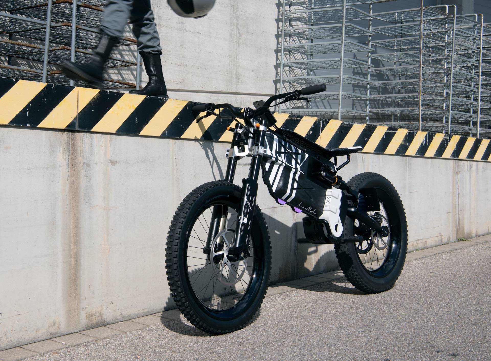 BMW AMBY Twins Bring I Vision Electric Thinking To Two Wheels