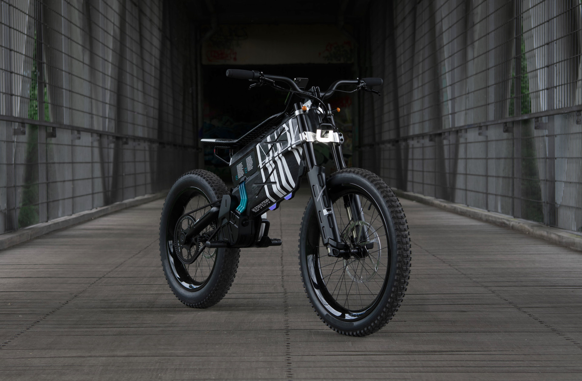 BMW AMBY Twins Bring I Vision Electric Thinking To Two Wheels