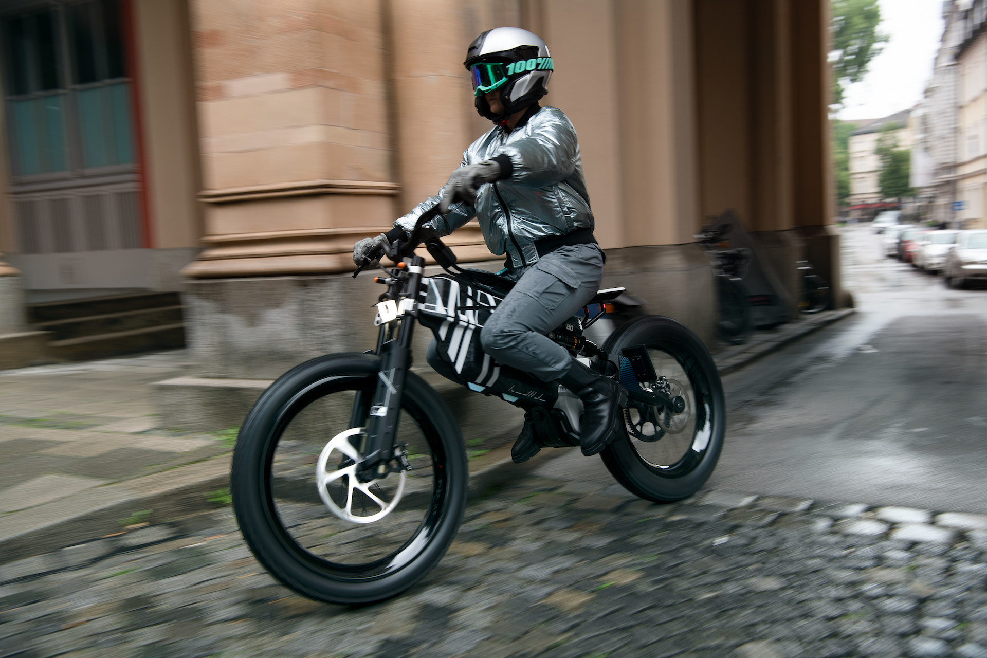 BMW AMBY Twins Bring I Vision Electric Thinking To Two Wheels