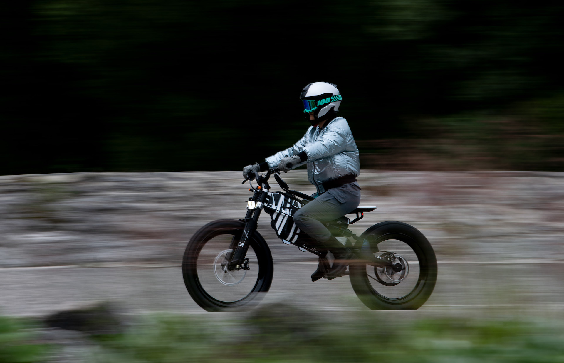 BMW AMBY Twins Bring I Vision Electric Thinking To Two Wheels