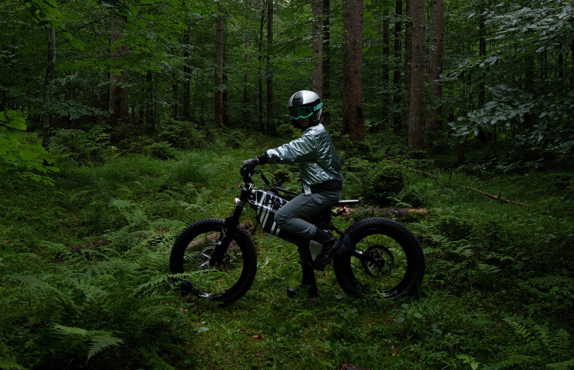 BMW AMBY Twins Bring I Vision Electric Thinking To Two Wheels