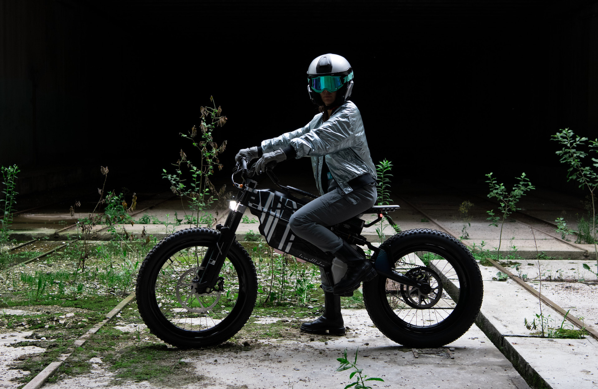 BMW AMBY Twins Bring I Vision Electric Thinking To Two Wheels