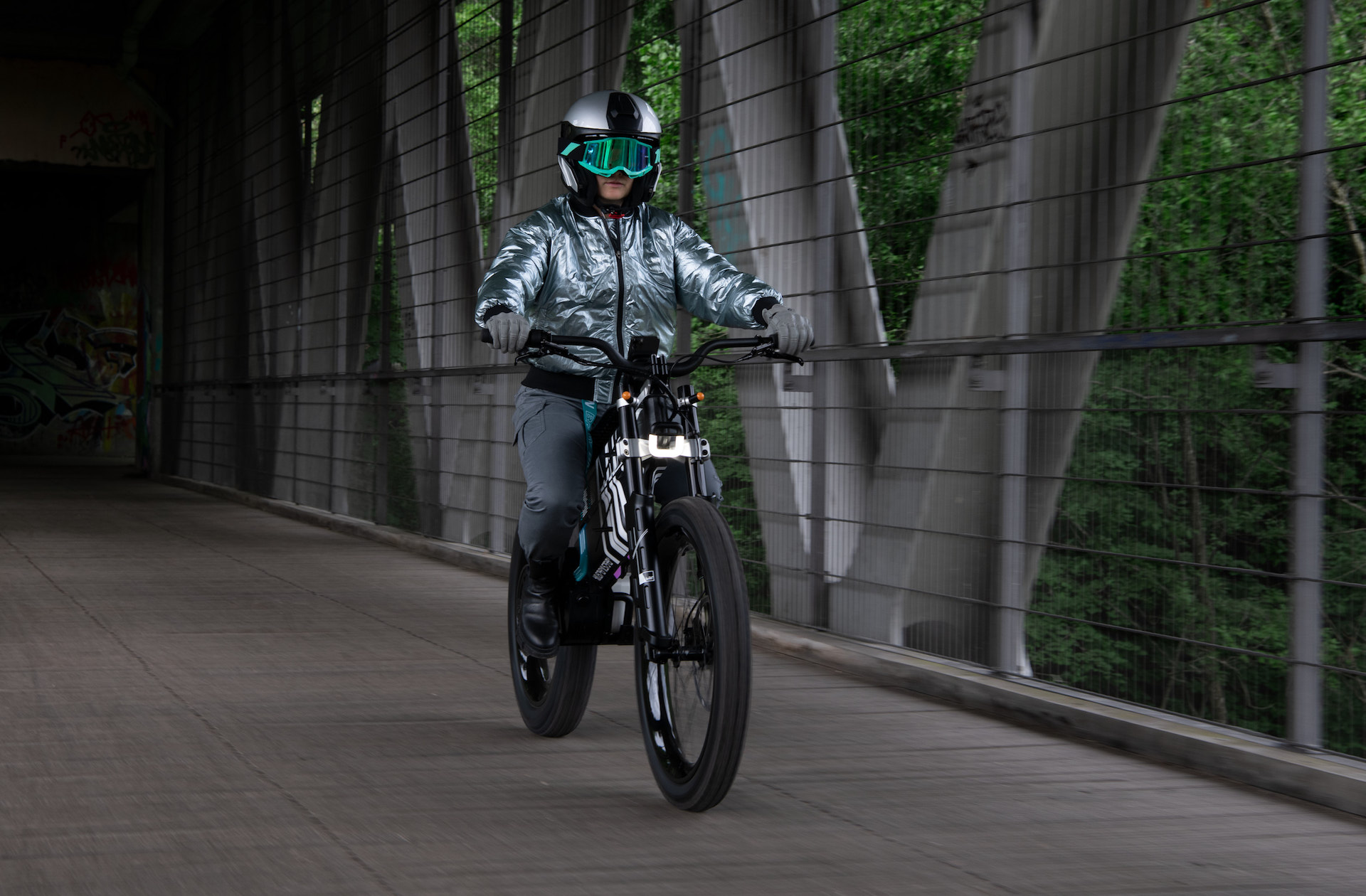 BMW AMBY Twins Bring I Vision Electric Thinking To Two Wheels