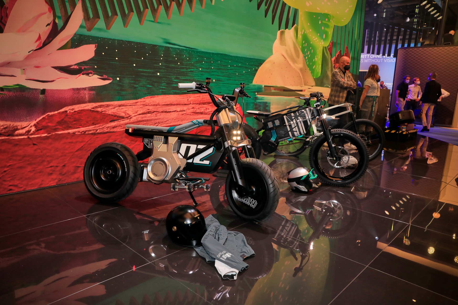 BMW AMBY Twins Bring I Vision Electric Thinking To Two Wheels