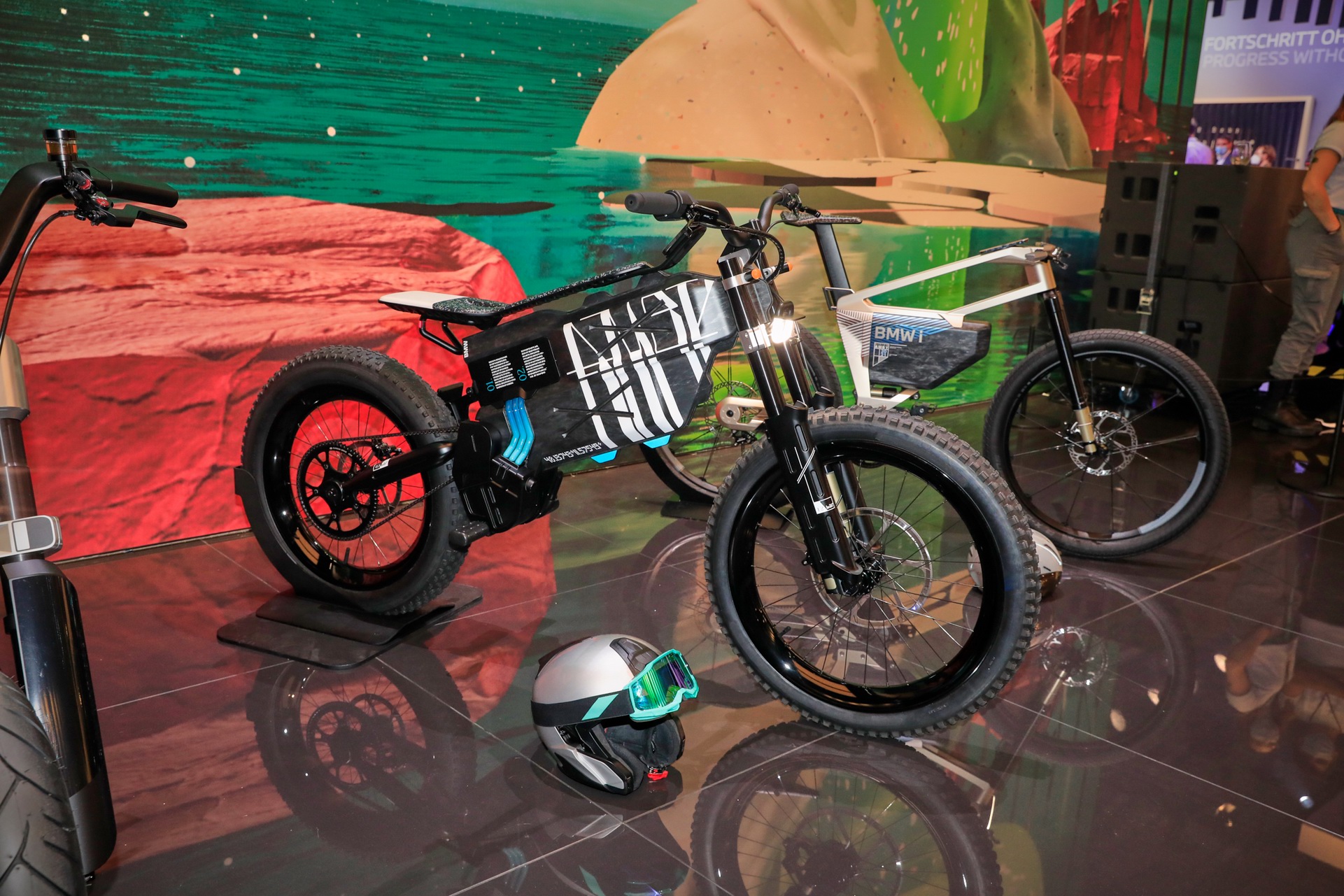 BMW AMBY Twins Bring I Vision Electric Thinking To Two Wheels