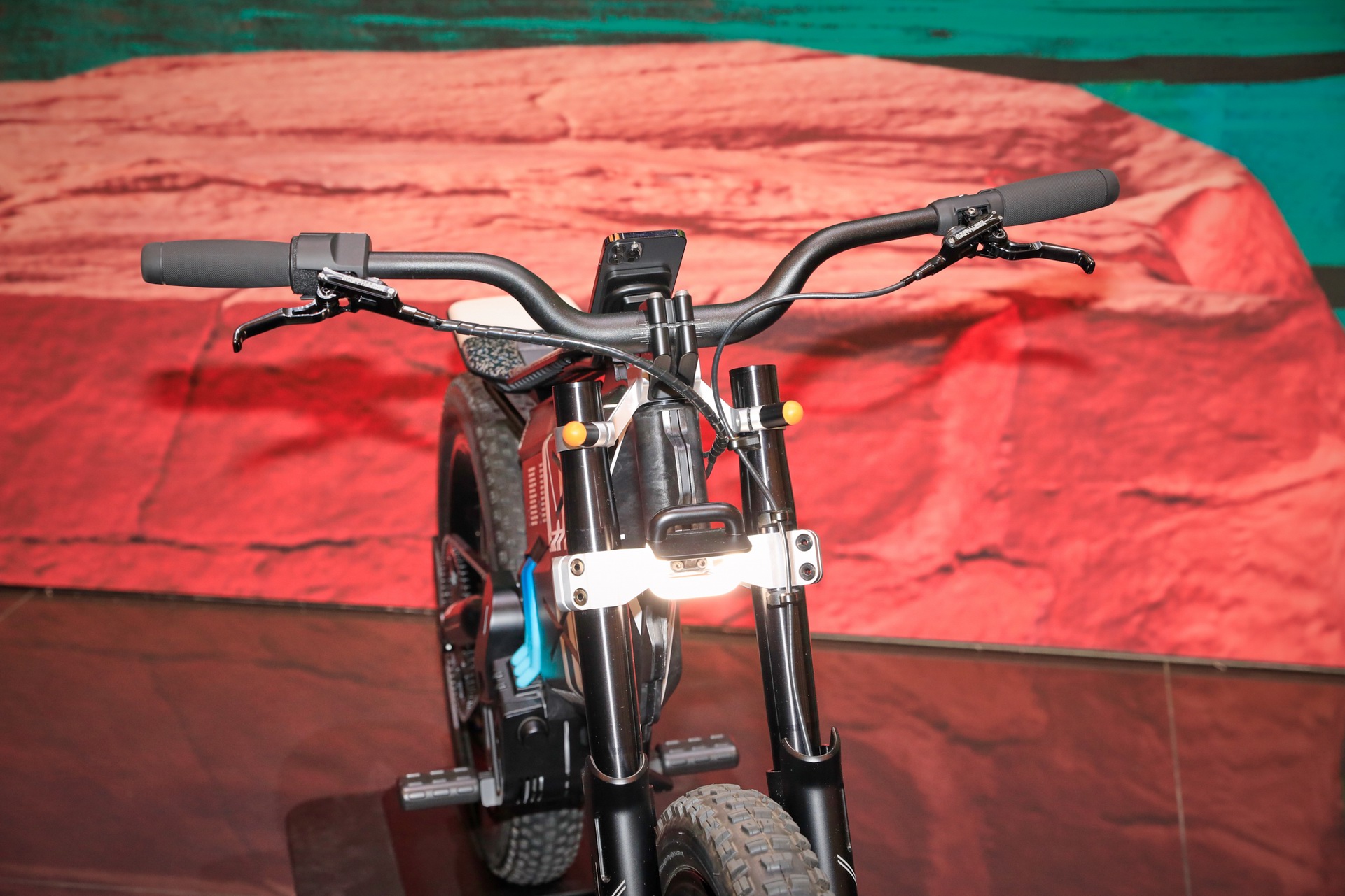 BMW AMBY Twins Bring I Vision Electric Thinking To Two Wheels