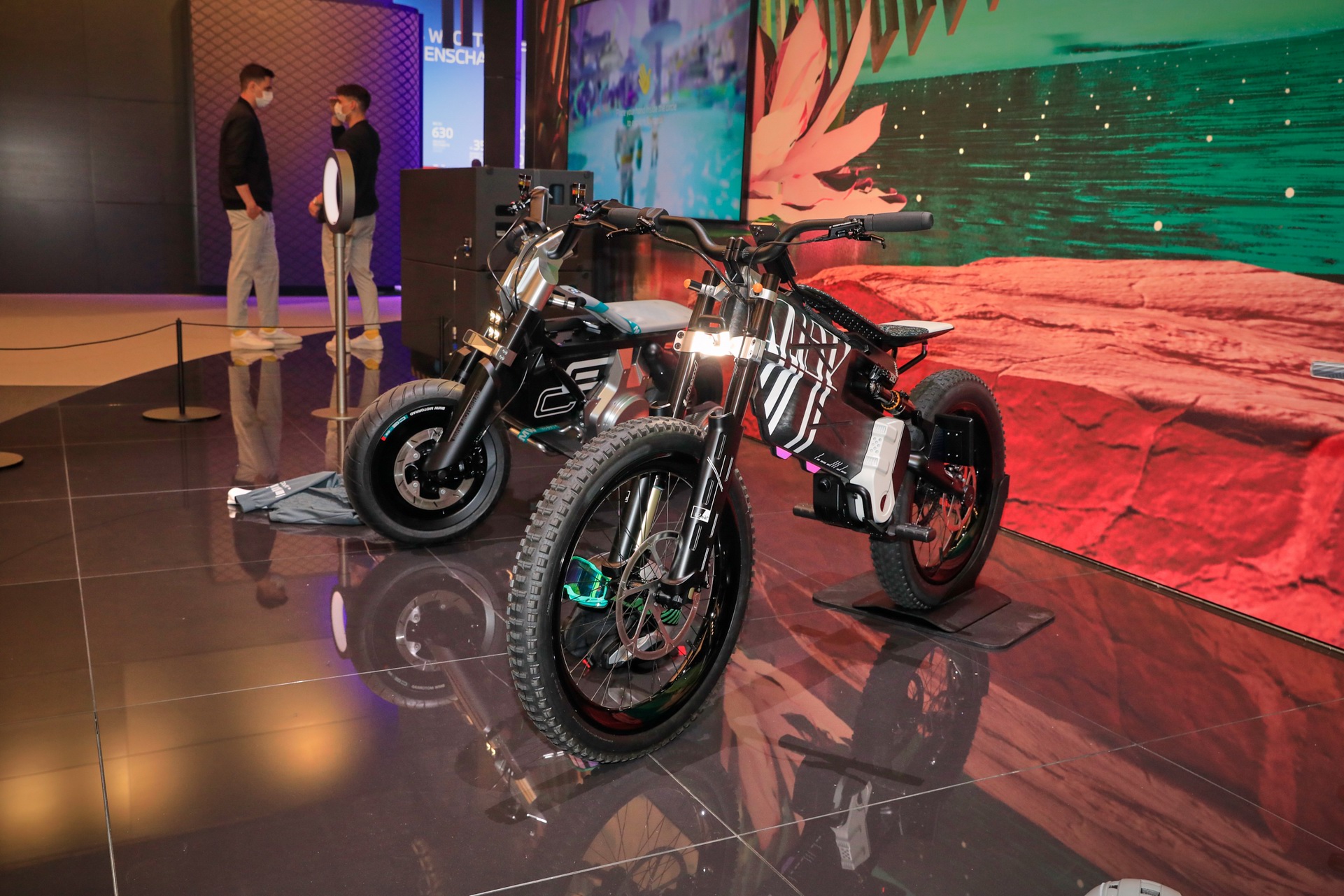 BMW AMBY Twins Bring I Vision Electric Thinking To Two Wheels