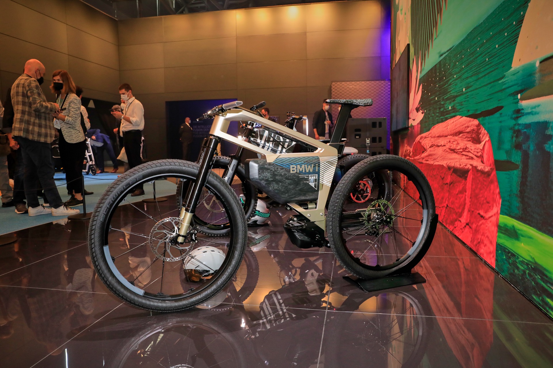 BMW AMBY Twins Bring I Vision Electric Thinking To Two Wheels