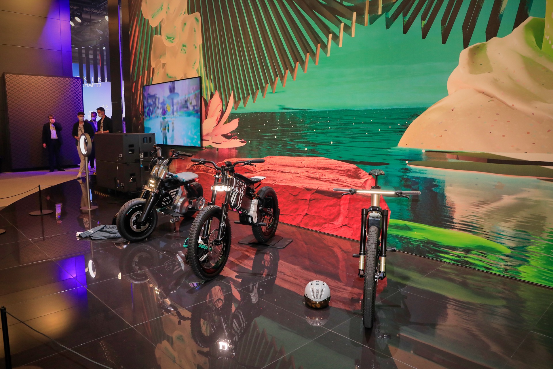 BMW AMBY Twins Bring I Vision Electric Thinking To Two Wheels