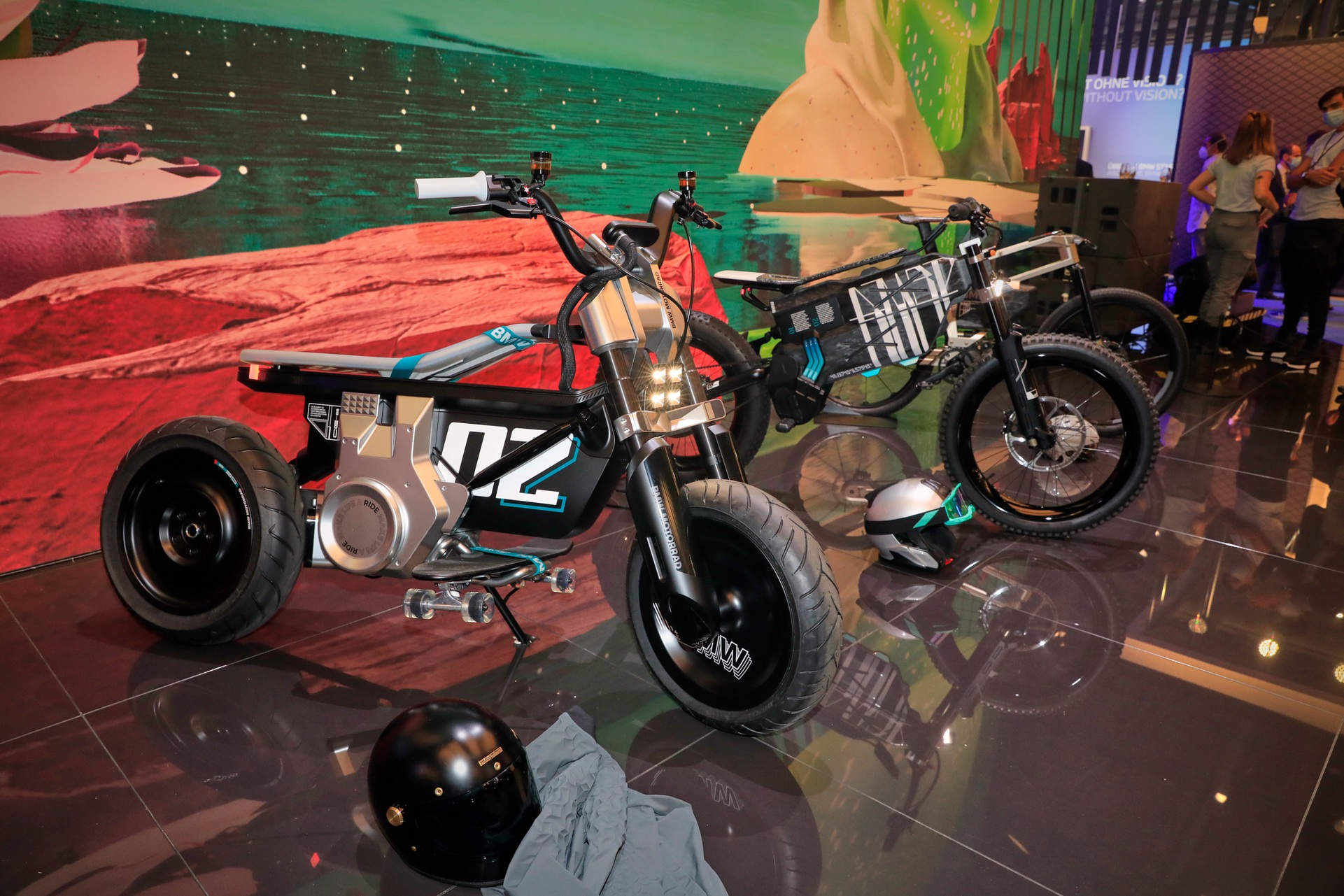 BMW AMBY Twins Bring I Vision Electric Thinking To Two Wheels