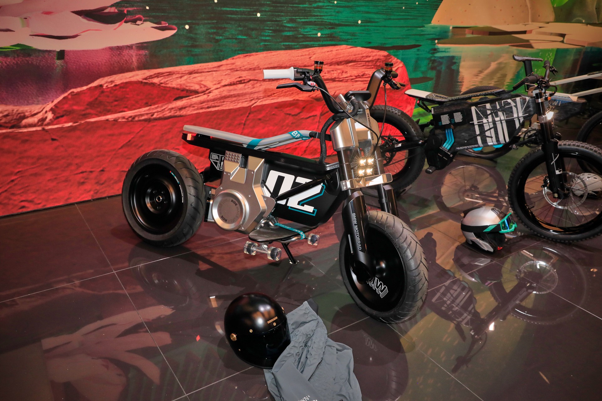 BMW AMBY Twins Bring I Vision Electric Thinking To Two Wheels