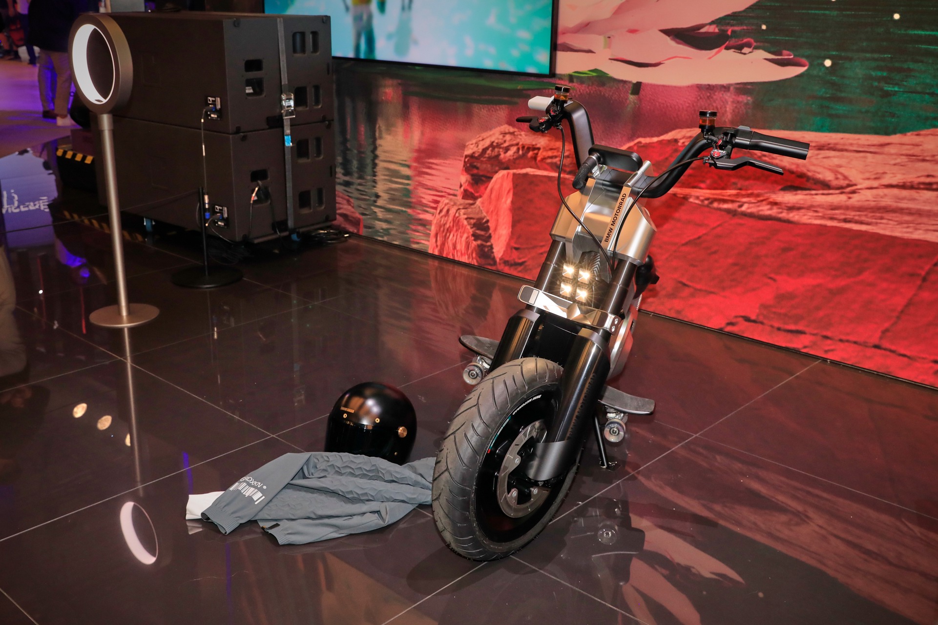 BMW AMBY Twins Bring I Vision Electric Thinking To Two Wheels