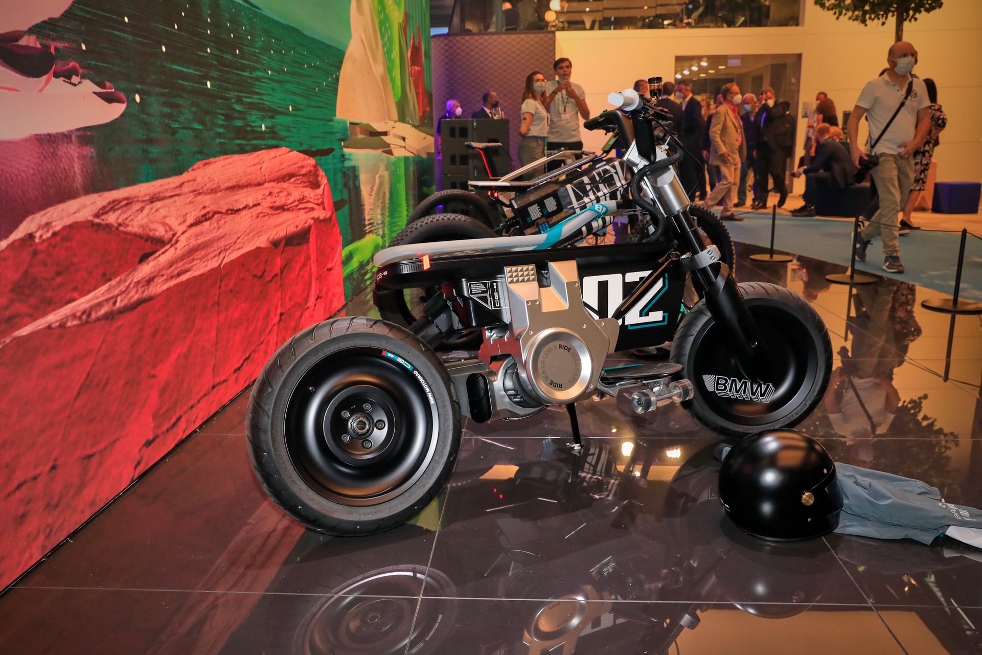 BMW AMBY Twins Bring I Vision Electric Thinking To Two Wheels