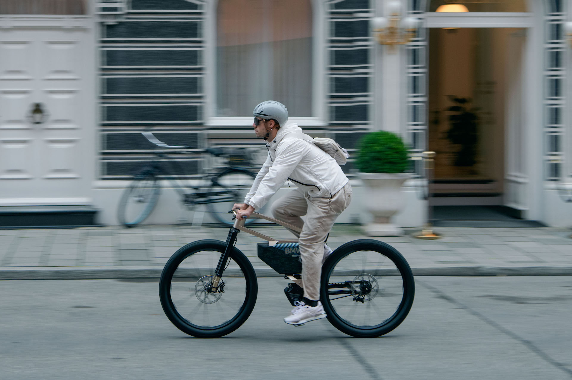 BMW AMBY Twins Bring I Vision Electric Thinking To Two Wheels