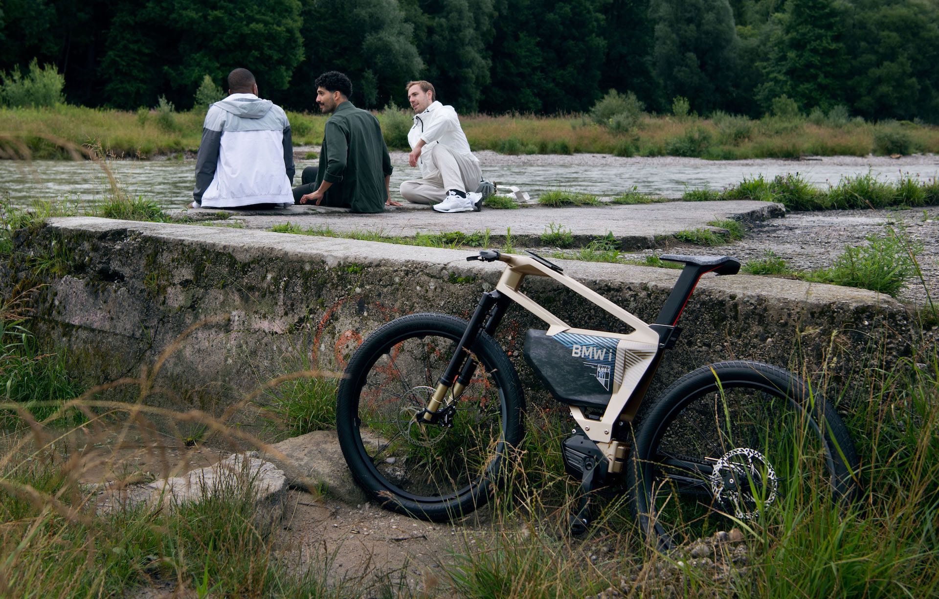 BMW AMBY Twins Bring I Vision Electric Thinking To Two Wheels