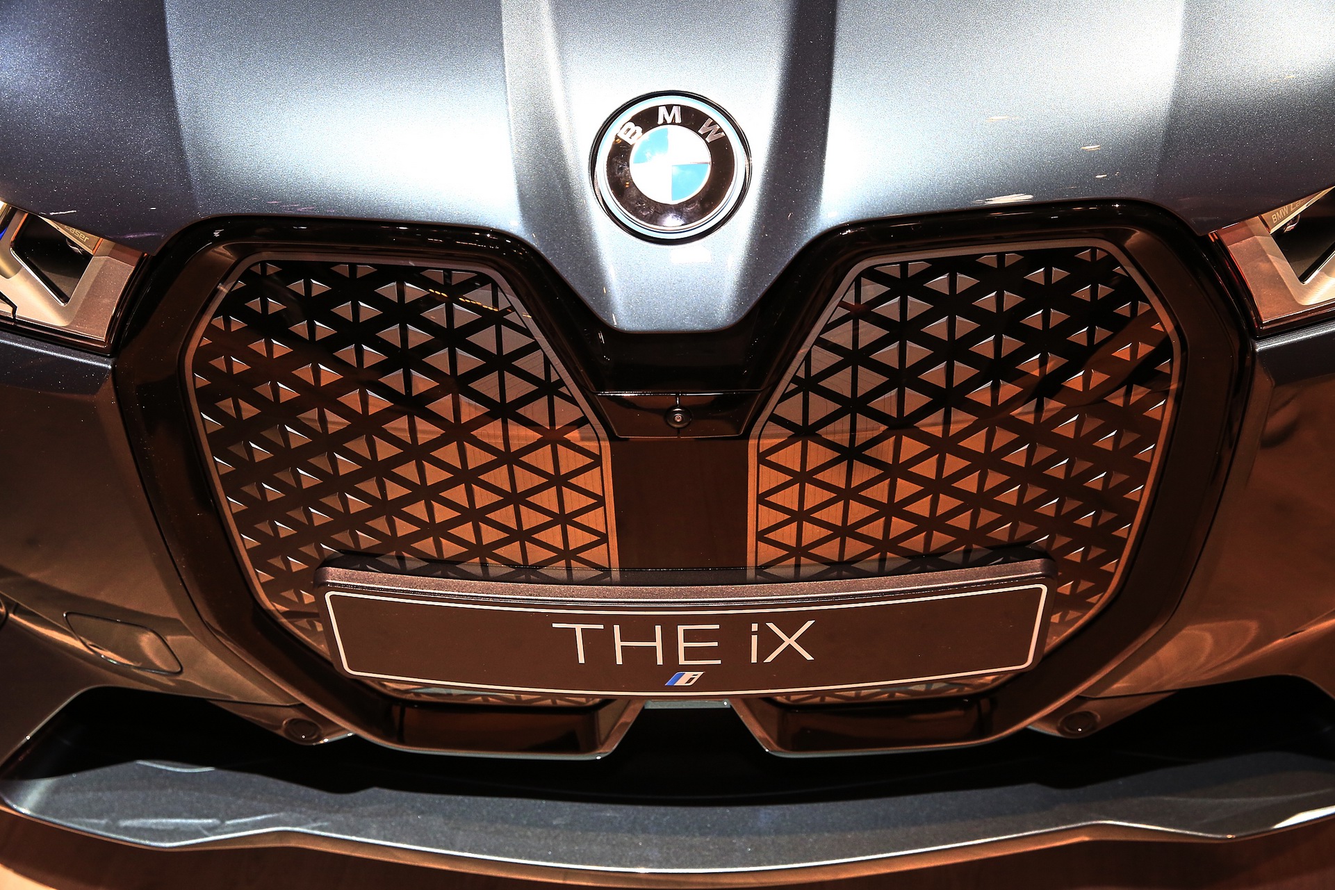 BMW iX Gets Speakers With Actual Diamonds In Them For Optimal Sound