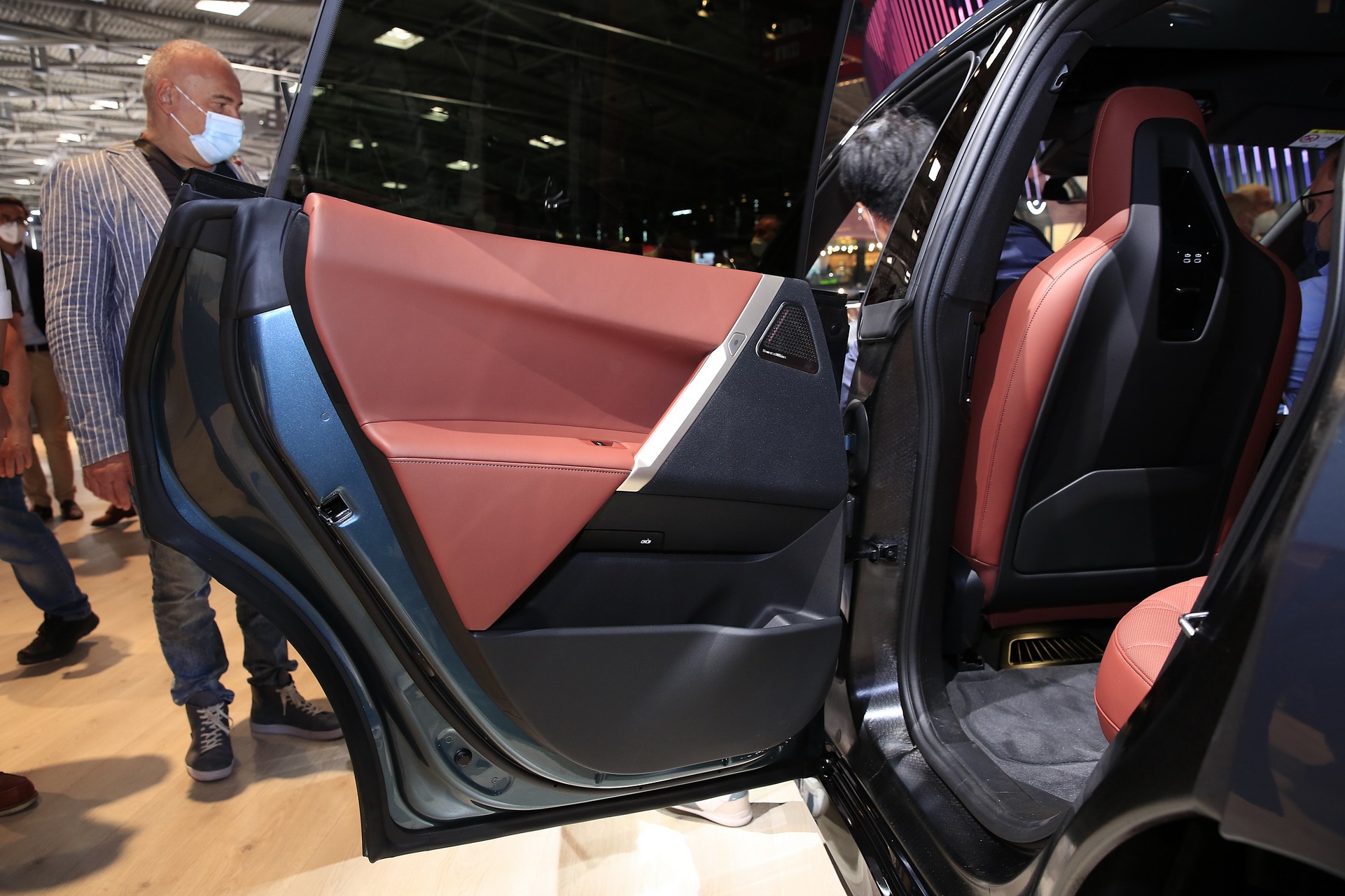 BMW iX Gets Speakers With Actual Diamonds In Them For Optimal Sound