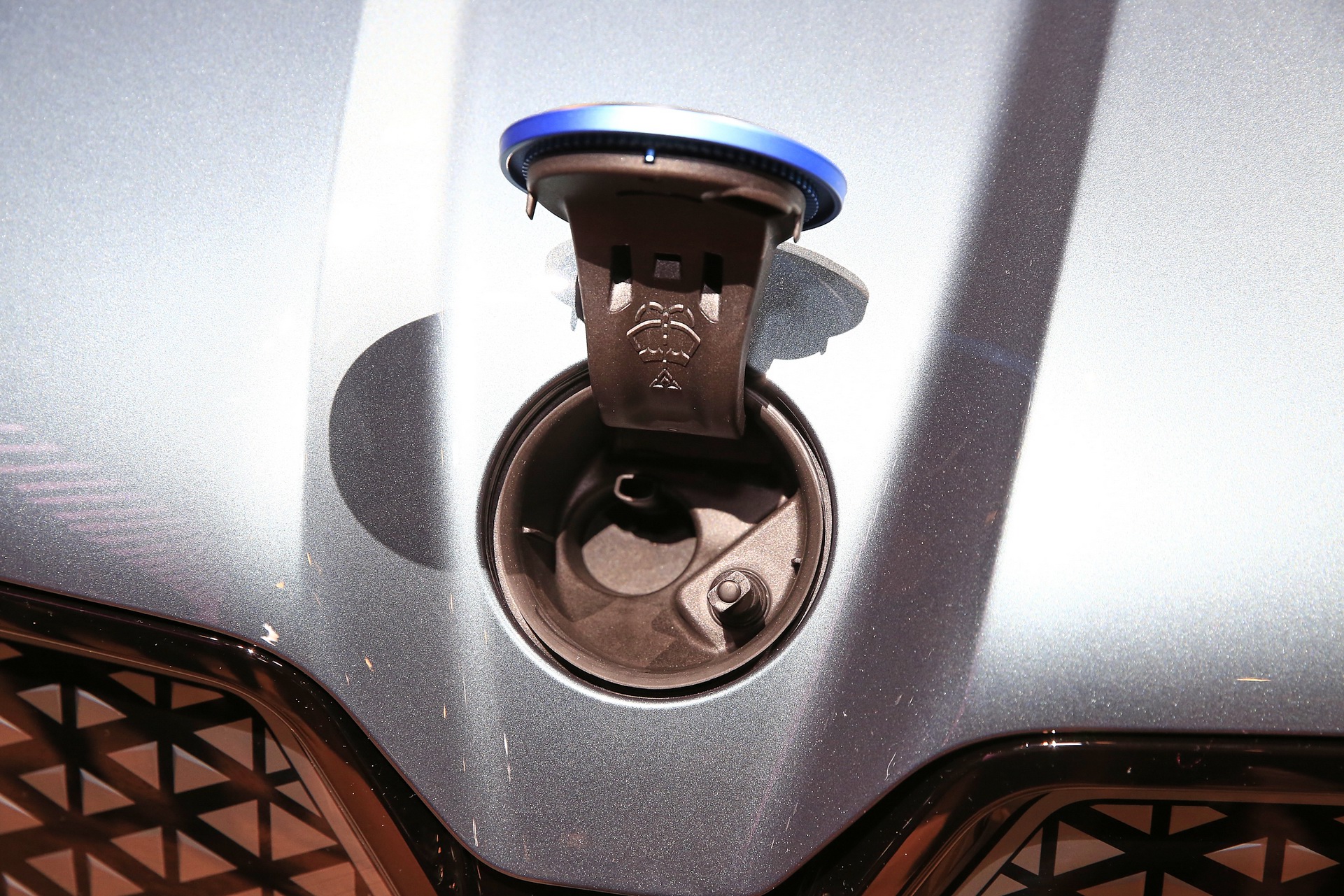 BMW iX Gets Speakers With Actual Diamonds In Them For Optimal Sound