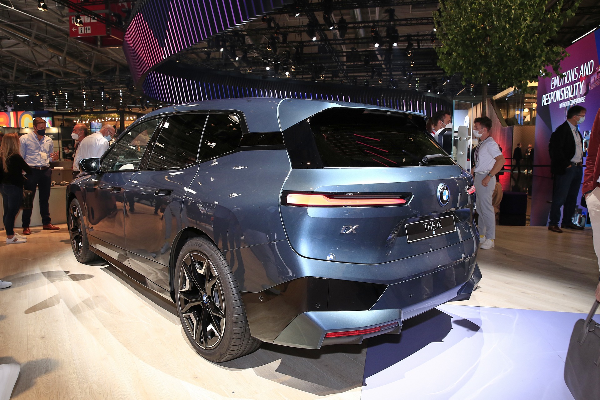 BMW iX Gets Speakers With Actual Diamonds In Them For Optimal Sound