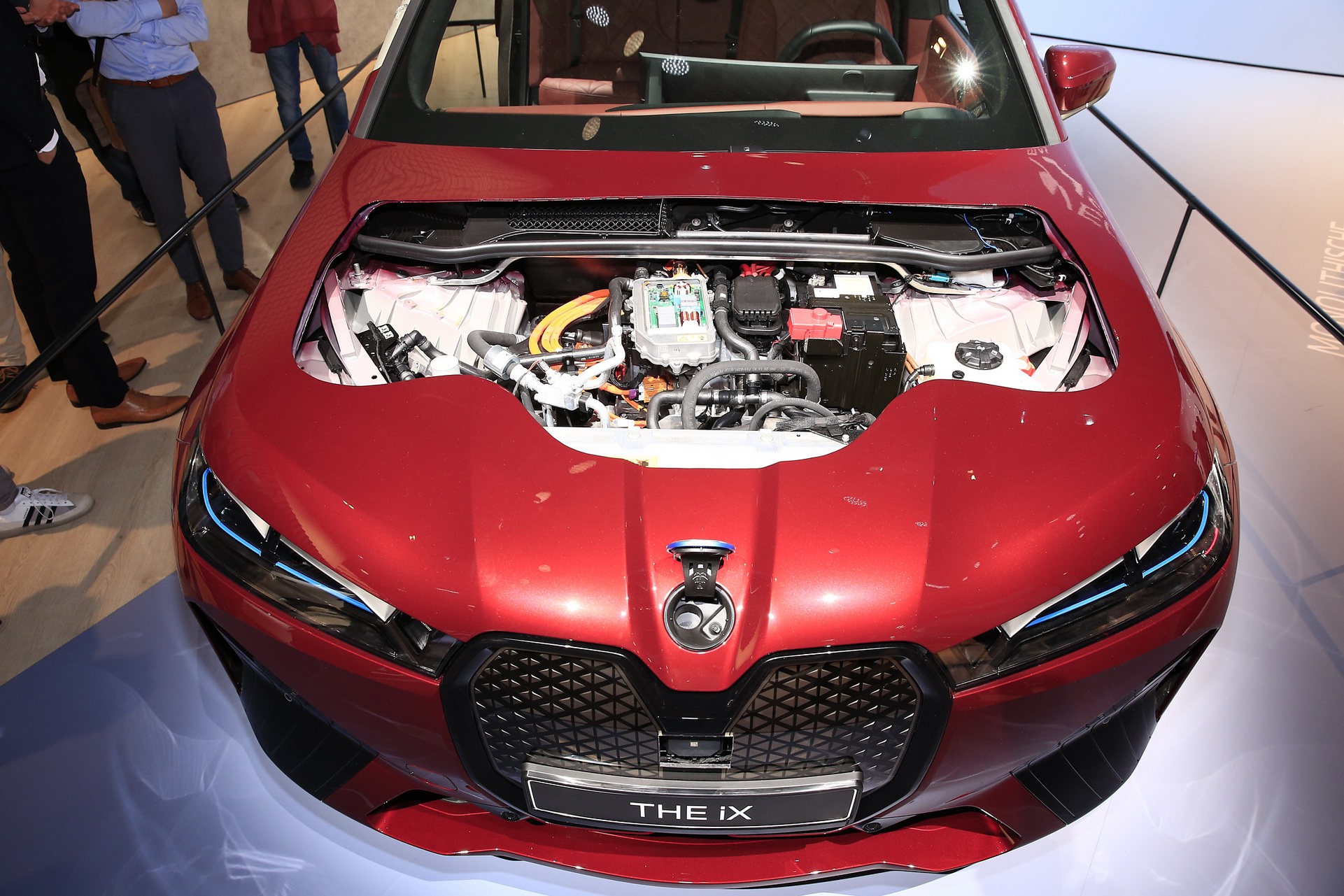 BMW iX Gets Speakers With Actual Diamonds In Them For Optimal Sound