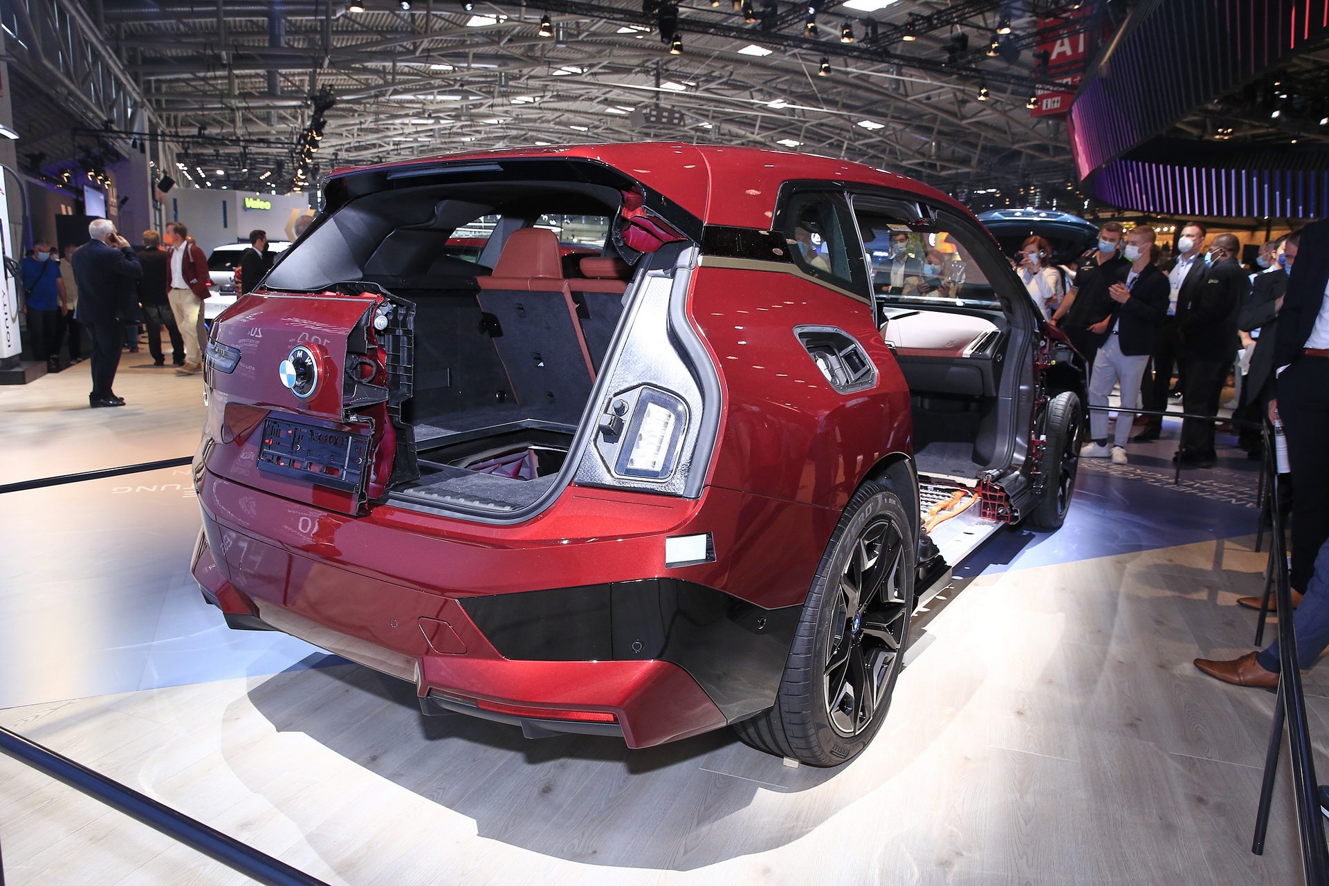 BMW iX Gets Speakers With Actual Diamonds In Them For Optimal Sound