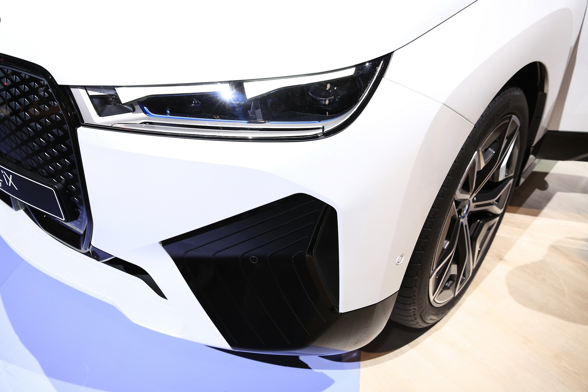 BMW iX Gets Speakers With Actual Diamonds In Them For Optimal Sound