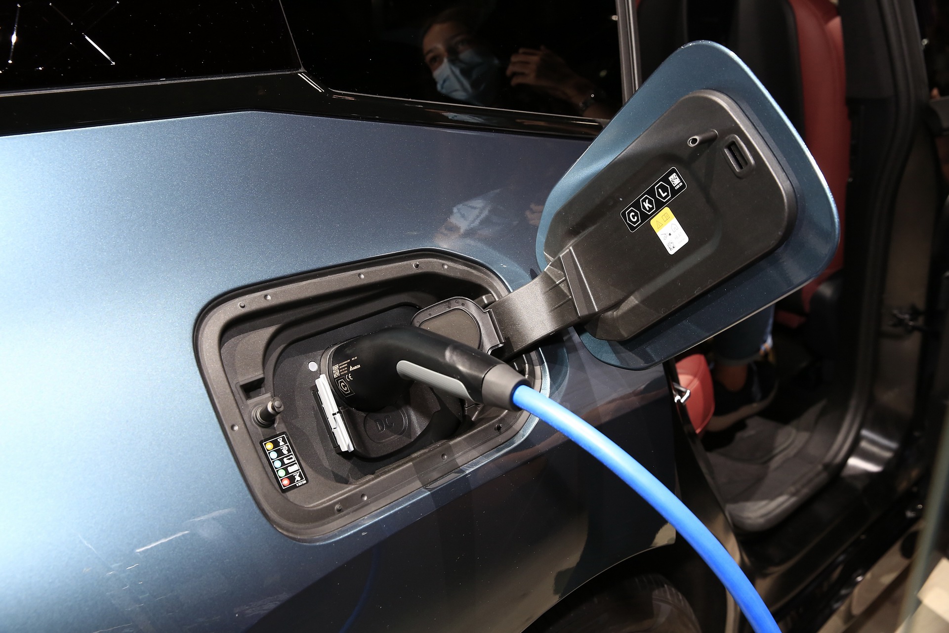 BMW iX Gets Speakers With Actual Diamonds In Them For Optimal Sound