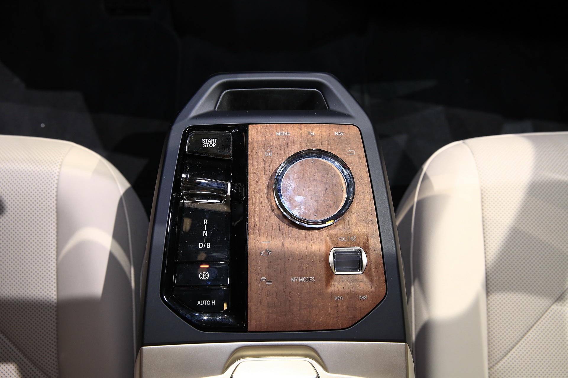 BMW iX Gets Speakers With Actual Diamonds In Them For Optimal Sound