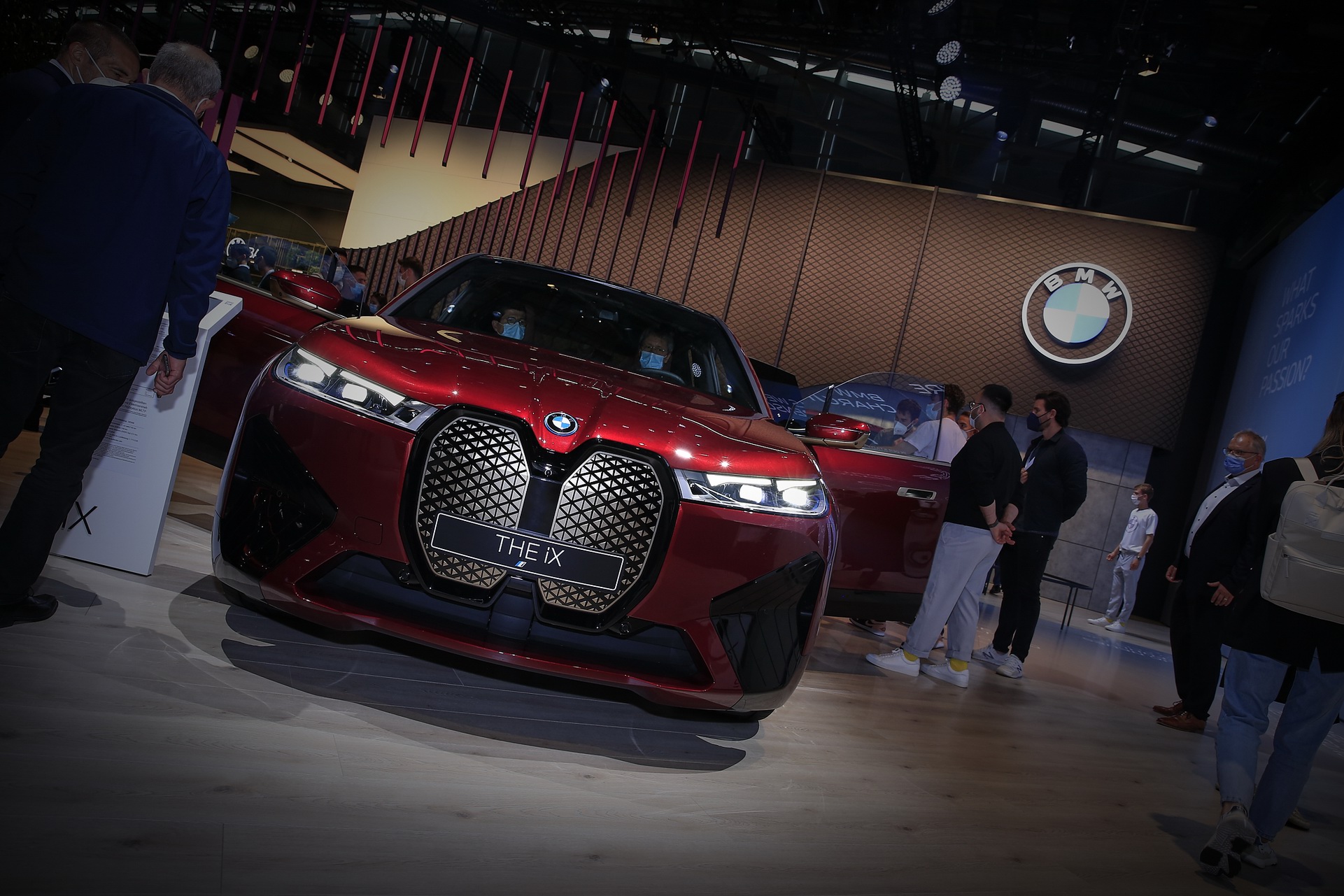 BMW iX Gets Speakers With Actual Diamonds In Them For Optimal Sound