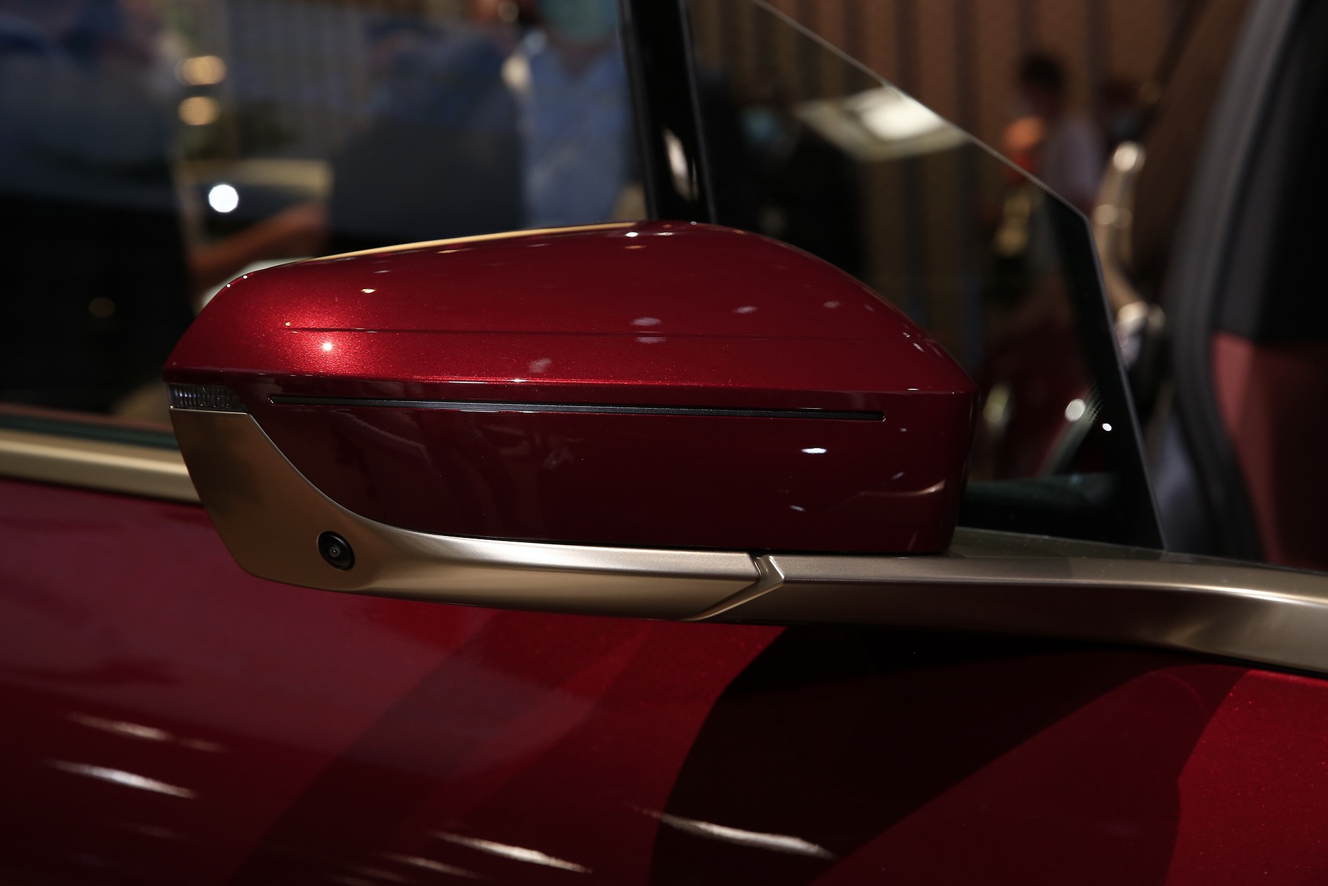 BMW iX Gets Speakers With Actual Diamonds In Them For Optimal Sound