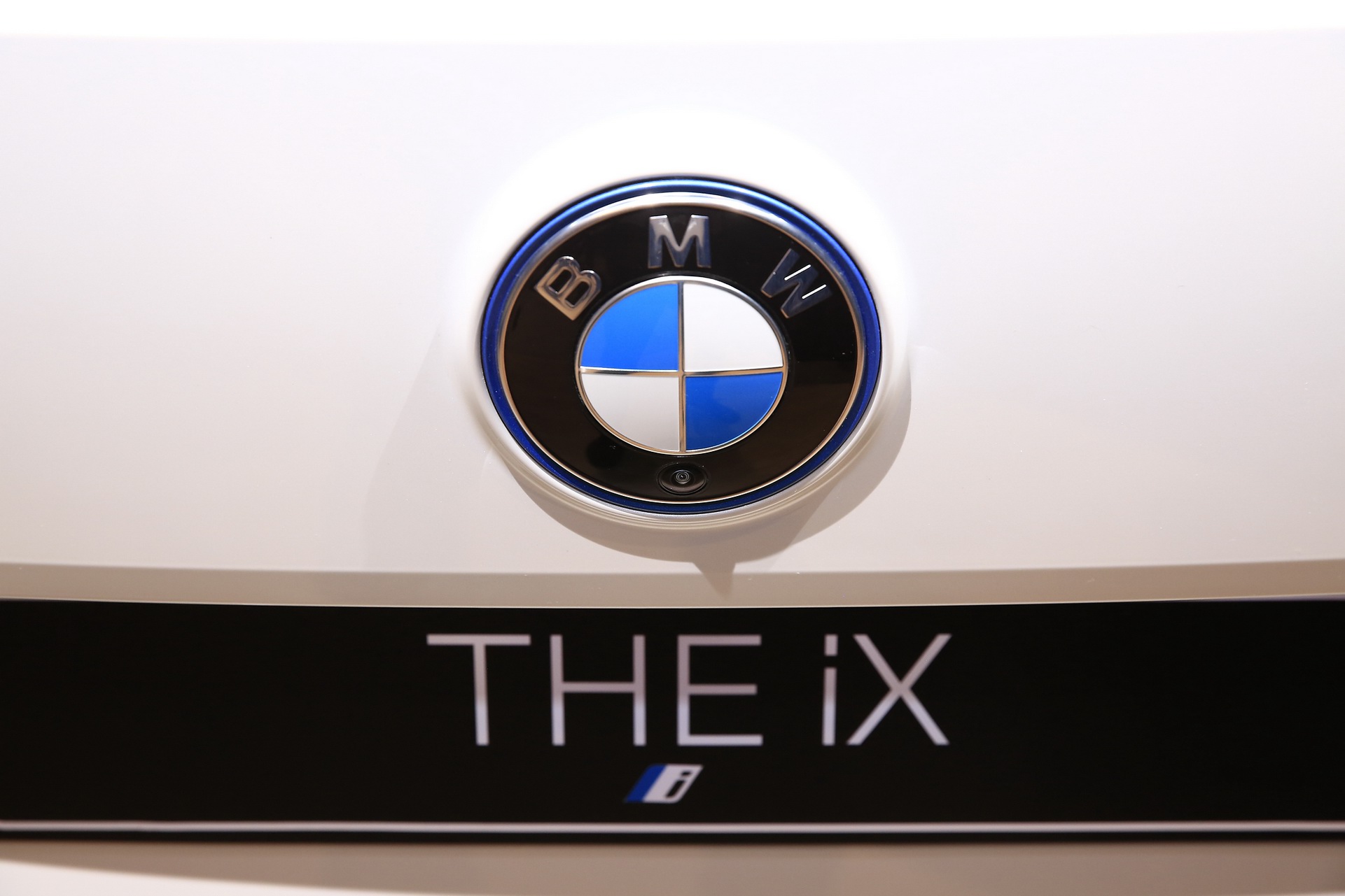 BMW iX Gets Speakers With Actual Diamonds In Them For Optimal Sound